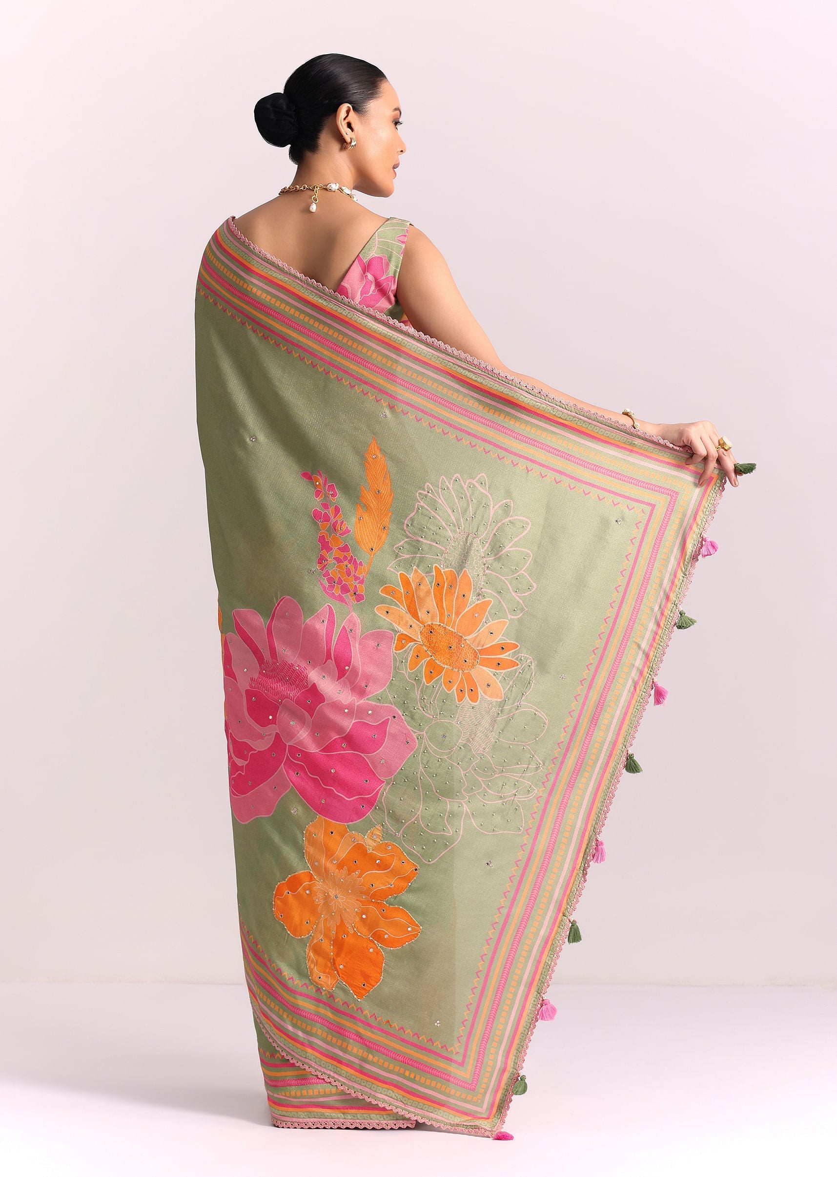 sg257762-green_floral_print_saree_with_mirror_work_5_0f6e0d65-8d76-414b-b2ee-3710c41c12cd.jpg