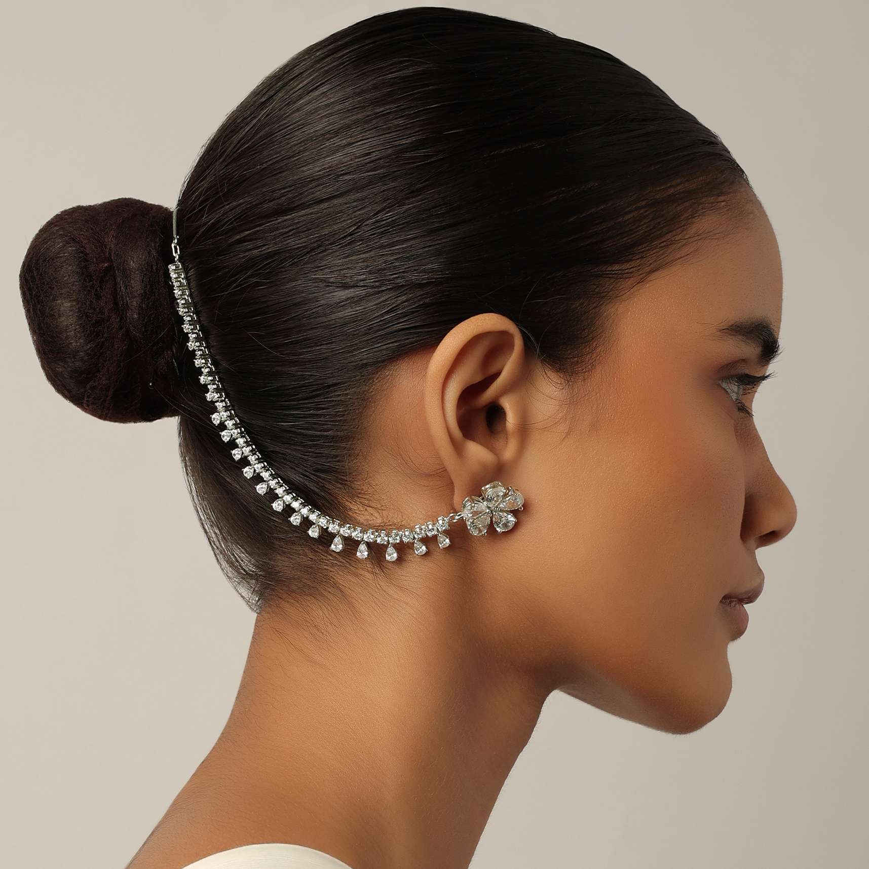 silver_finish_ear_chain_wi-sg170496_4_72d3d4af-afda-4768-bbab-68e2e43b5872.jpg