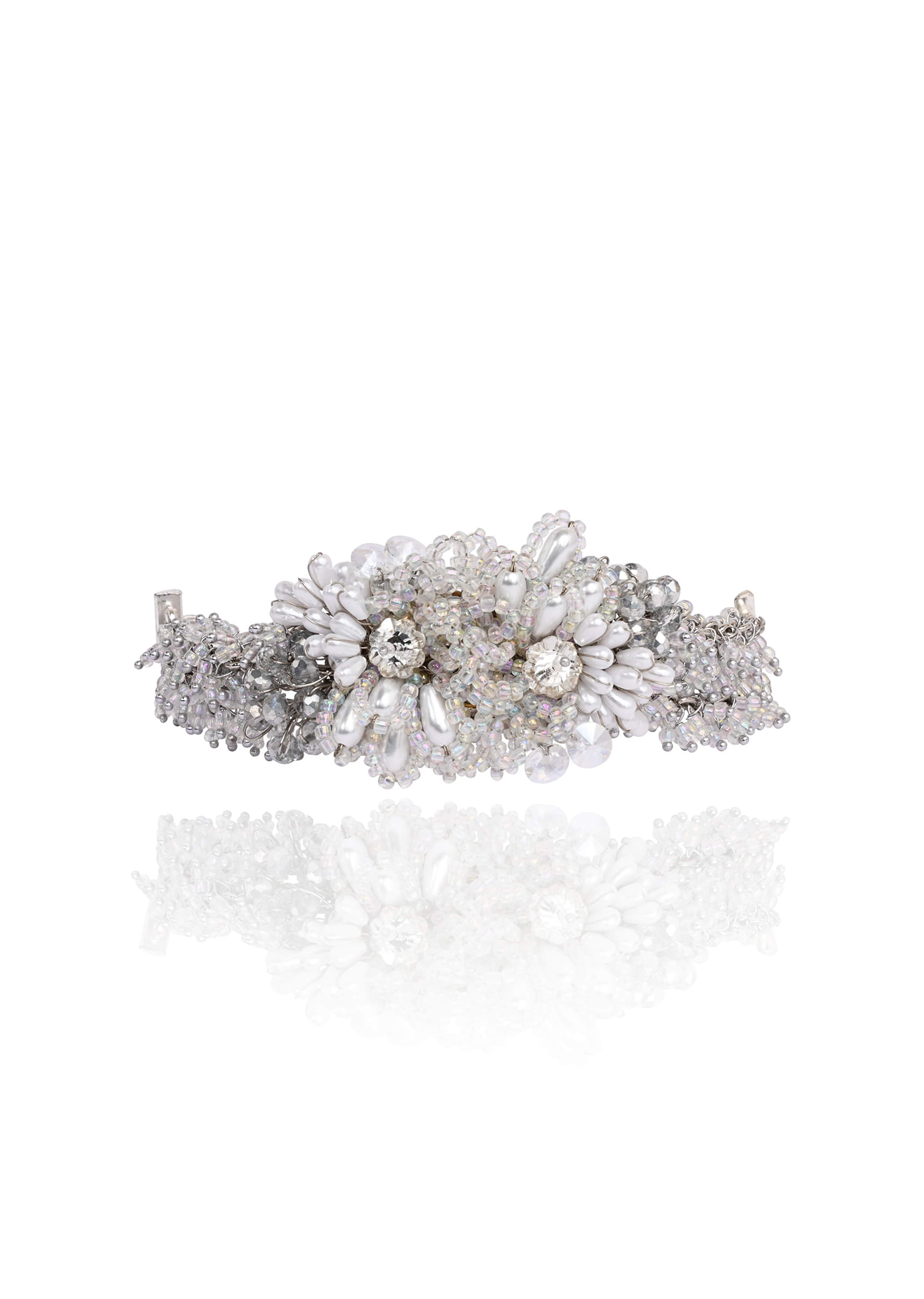 silver_plated_pearl_festive_bracelet-sg370962-1-nosto_3.jpg