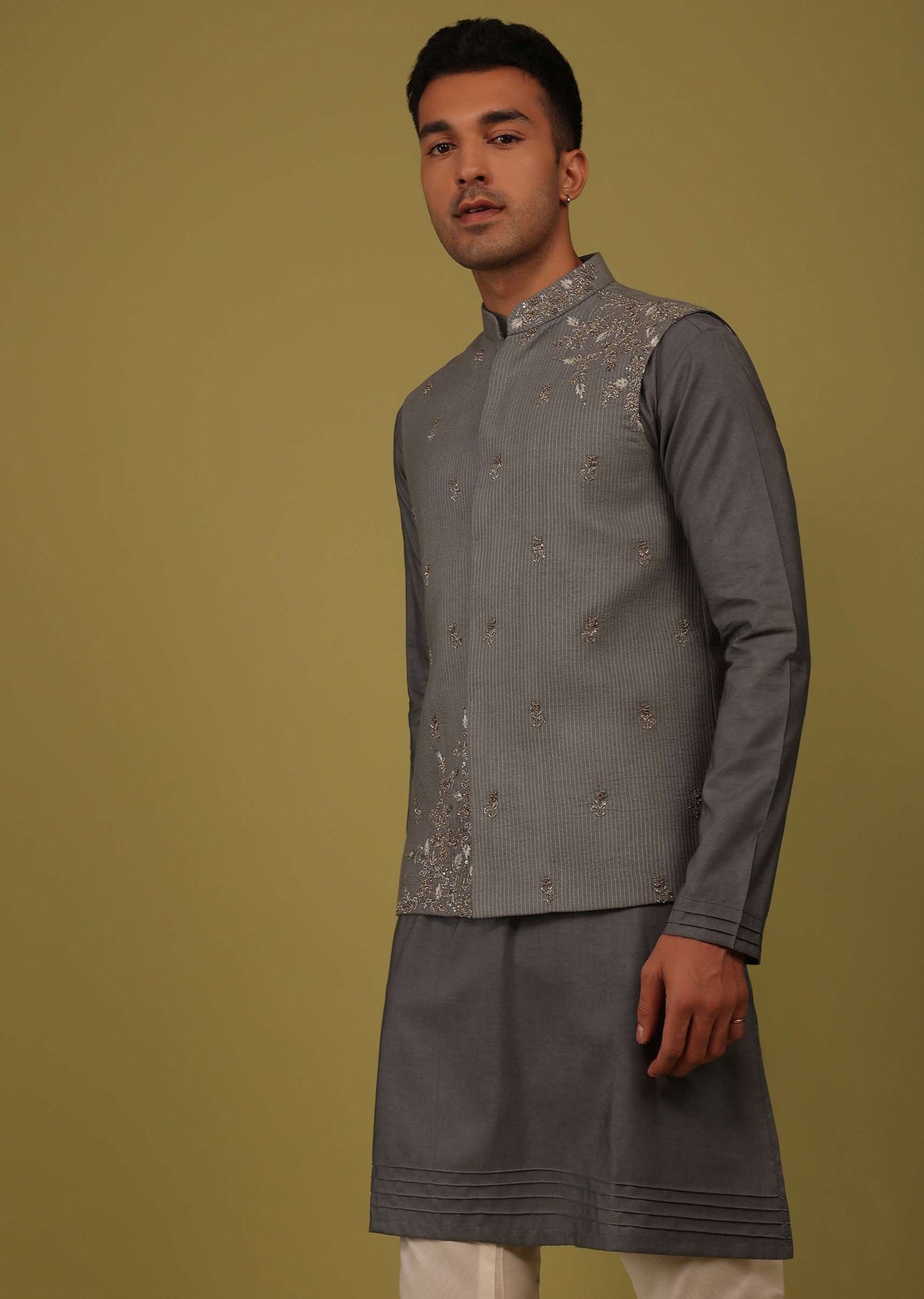 steel_grey_thread_and_sequins-sg142392_2_3e46a252-75ff-4127-ac12-1fa71fb94d7c.jpg
