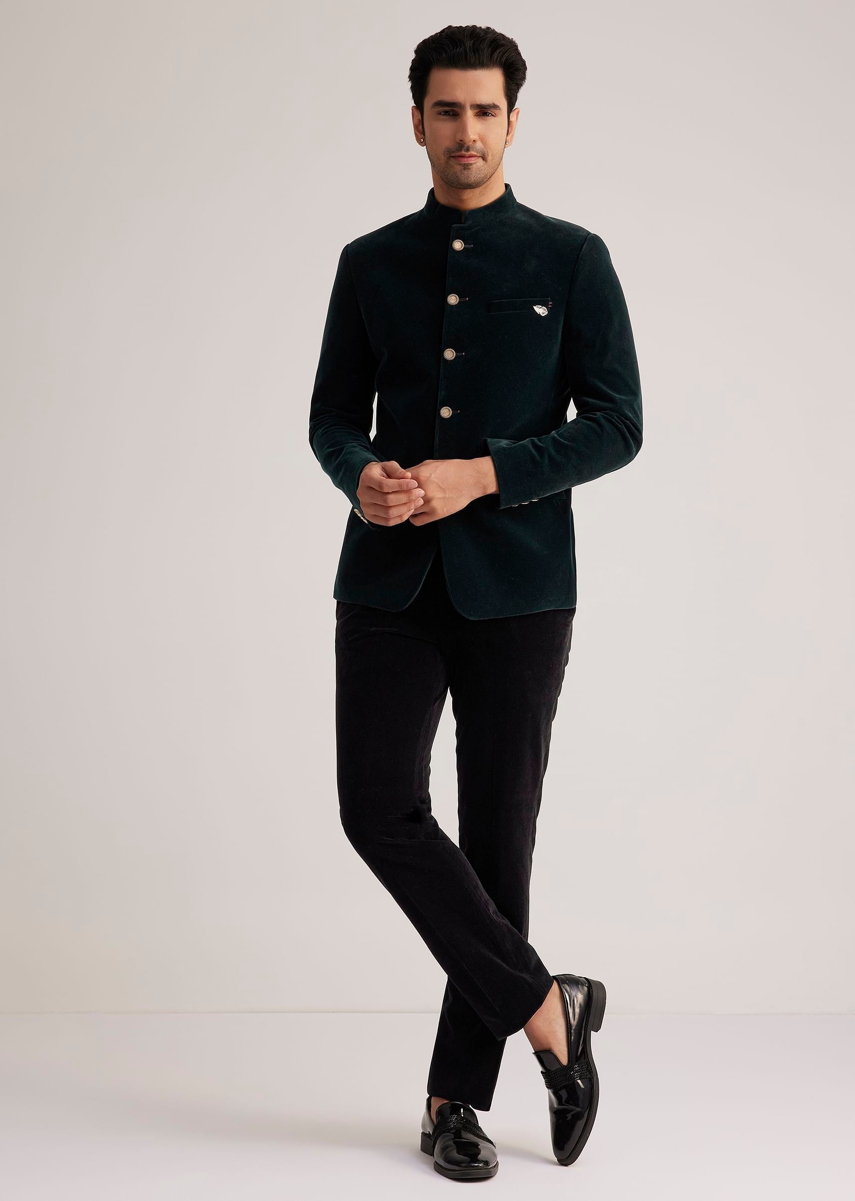 this_green_velvet_jodhpuri_suit_features_a_sophisticated_des-sg248676_6_dd9f41d9-dc21-4093-8c01-95e286e7bc2e.jpg