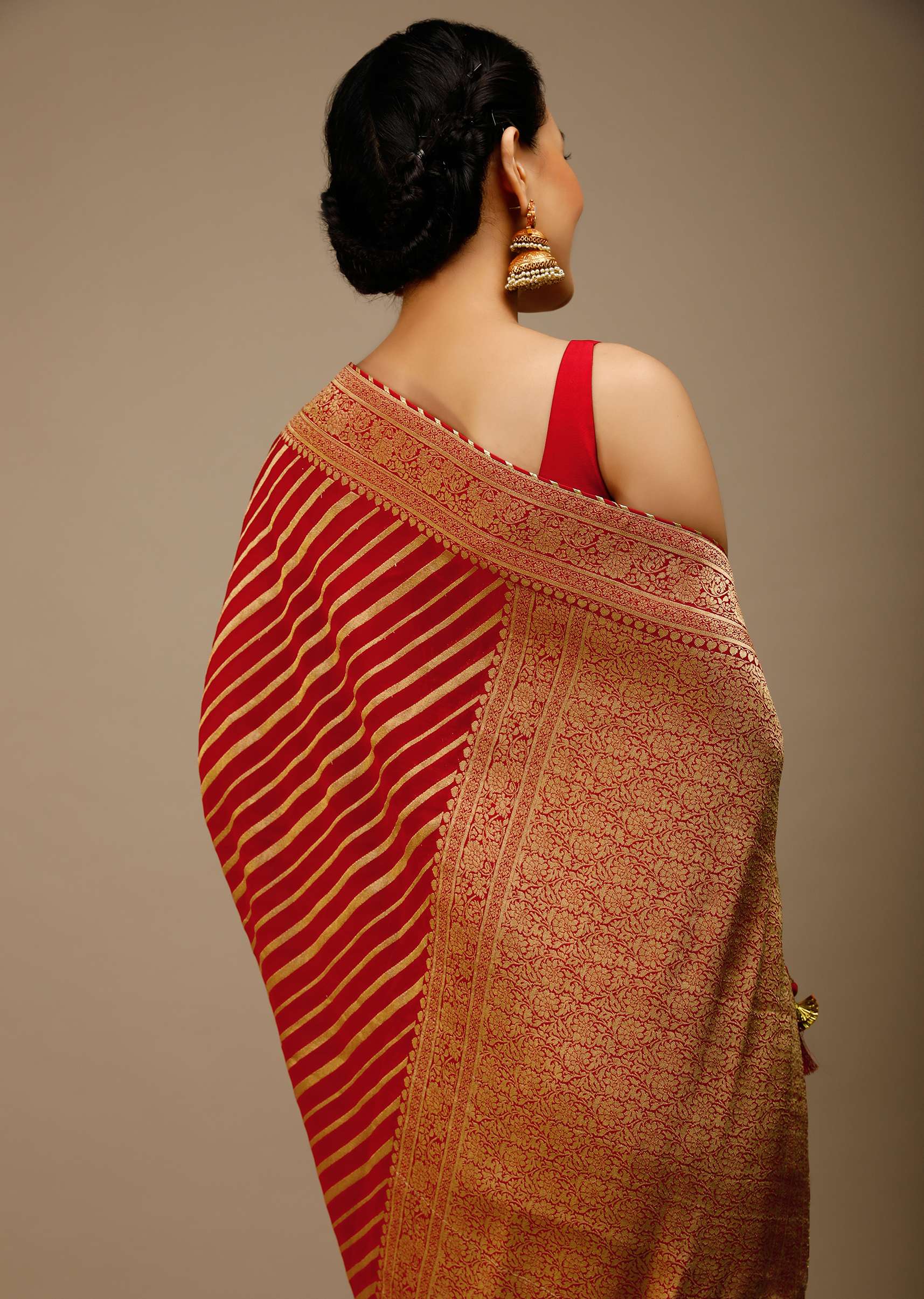 tomato-red-saree-in-georgette-with-brocade-woven-diagonal-stripes-and-floral-border-online-kalki-fashion-j004pf1081y-sg70051_6_0667334b-9c9a-4c66-b418-743292bc4843.jpg