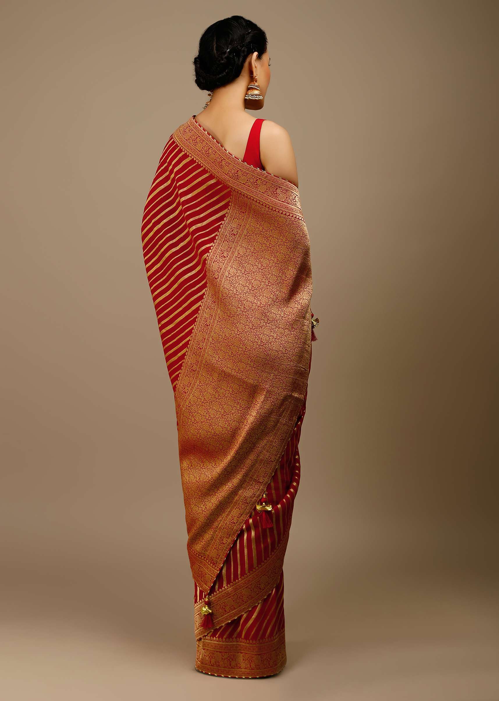 tomato-red-saree-in-georgette-with-brocade-woven-diagonal-stripes-and-floral-border-online-kalki-fashion-j004pf1081y-sg70051_7_f0499175-ad8c-4a9c-a4d0-4e532c2735a1.jpg