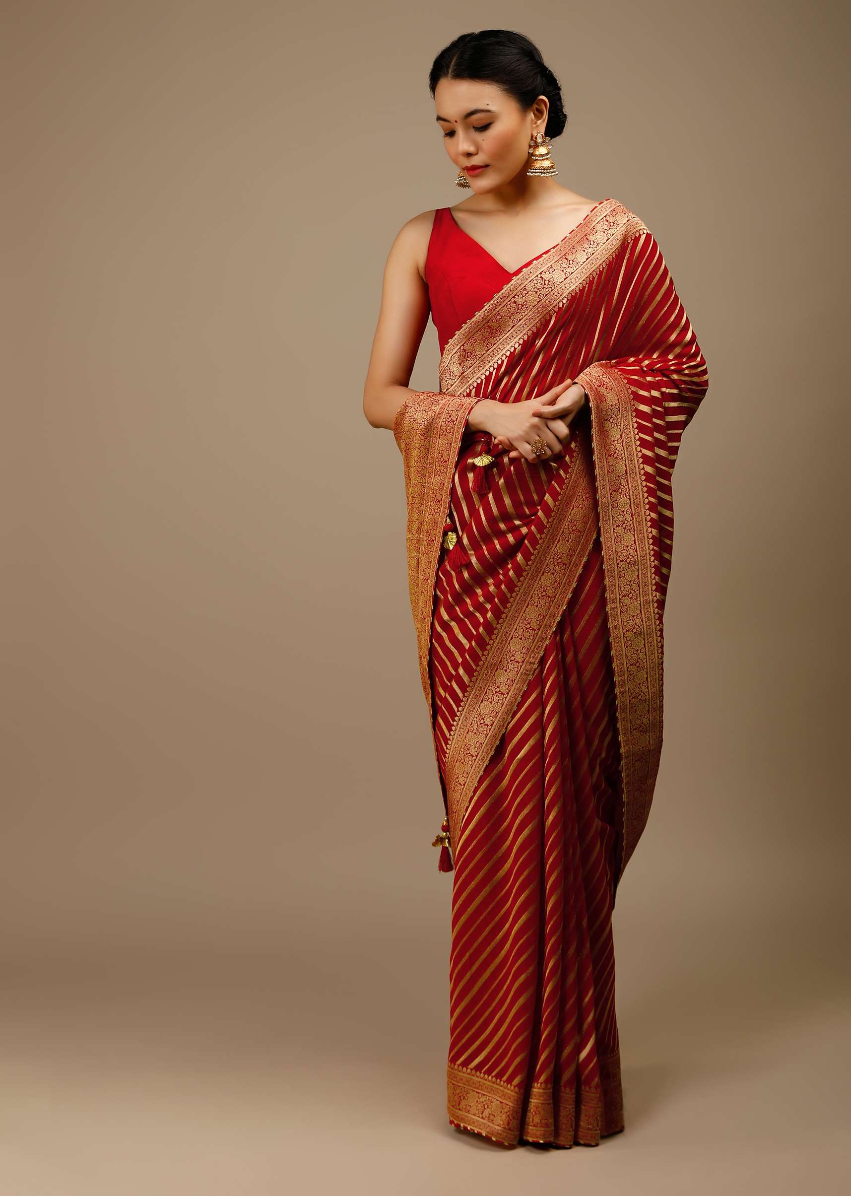 tomato-red-saree-in-georgette-with-brocade-woven-diagonal-stripes-and-floral-border-online-kalki-fashion-j004pf1081y-sg70051_8_5e468dec-87da-466f-8613-cb9368144fb4.jpg