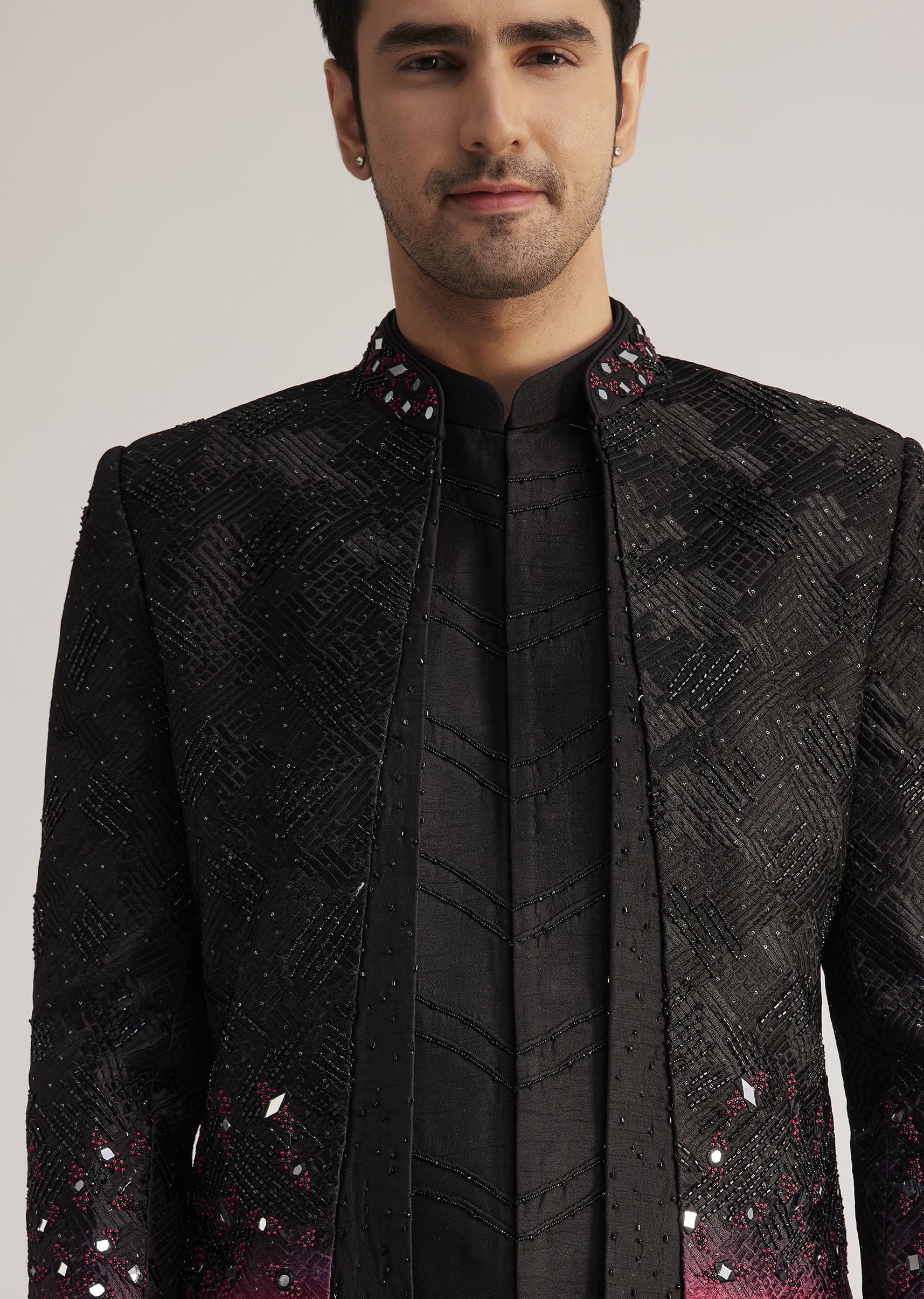 turn_heads_at_any_celebration_with_this_black_and_red_silk_j-sg270103_4.jpg