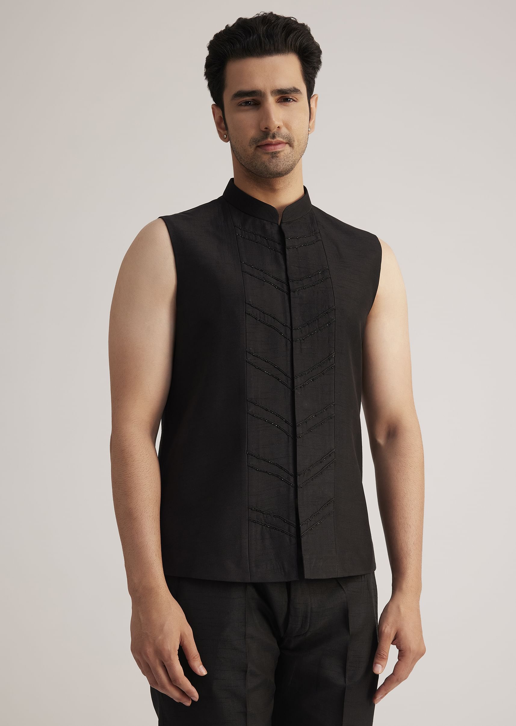 turn_heads_at_any_celebration_with_this_black_and_red_silk_j-sg270103_9.jpg