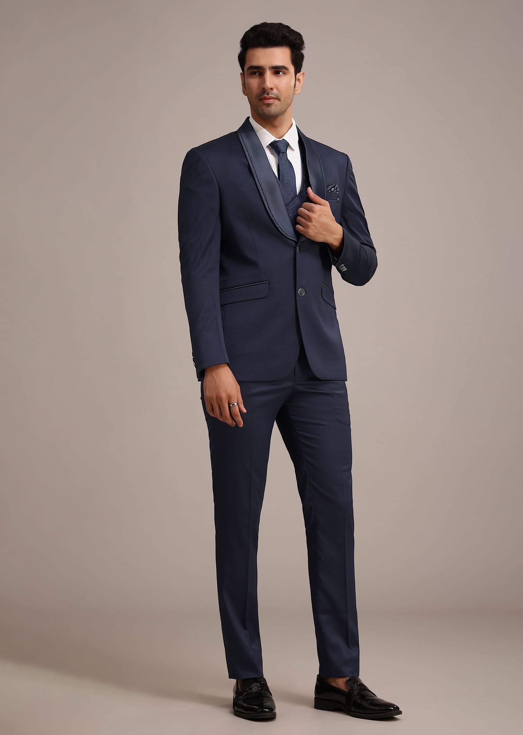 tuxedo_with_intricate_cut_w-sg201648_12_90b95aeb-ed59-4995-b664-c4f9f378218b.jpg