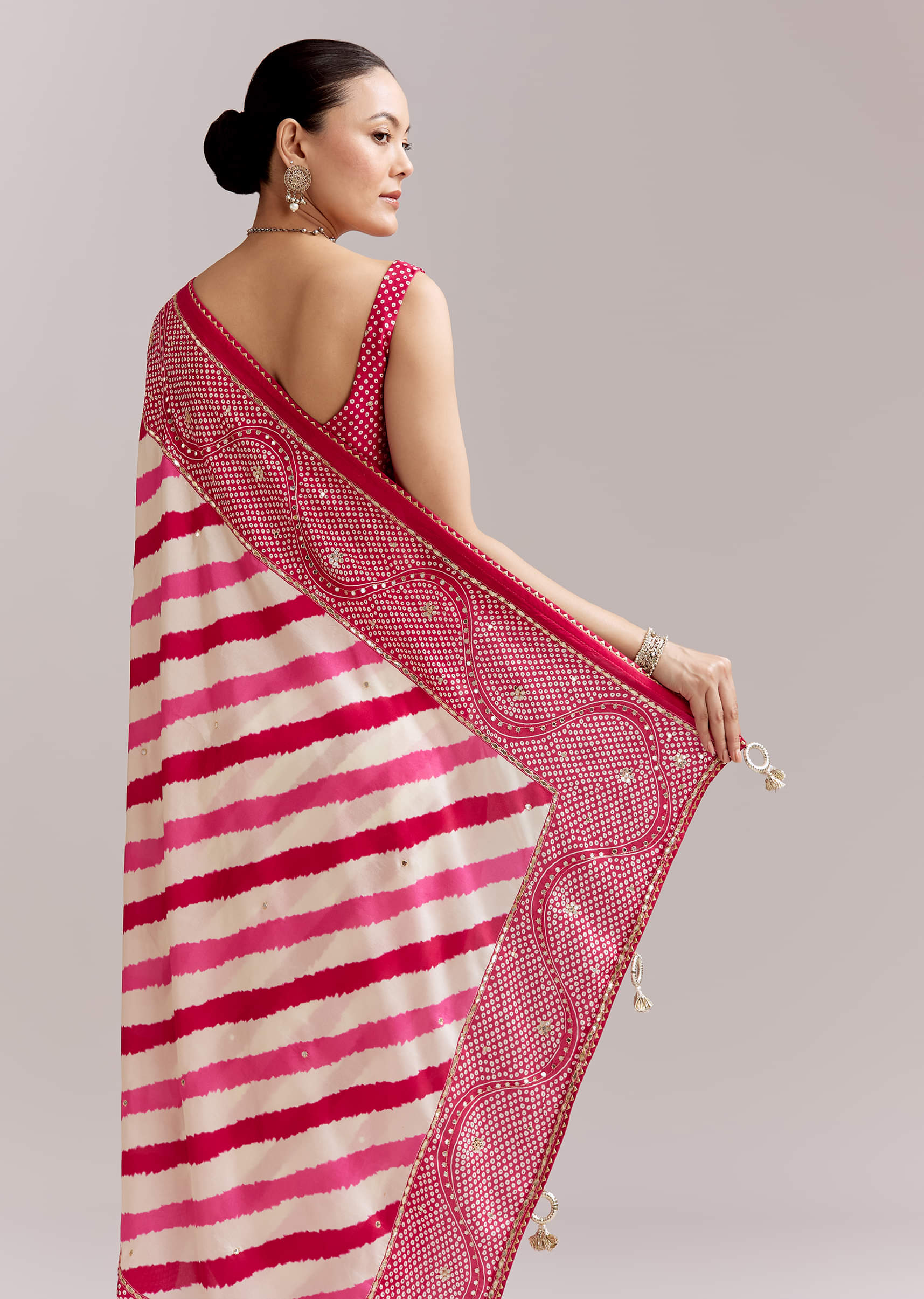white-and-pink-silk-saree-with-lehariya-and-bandhani-print-sg351936-6.jpg