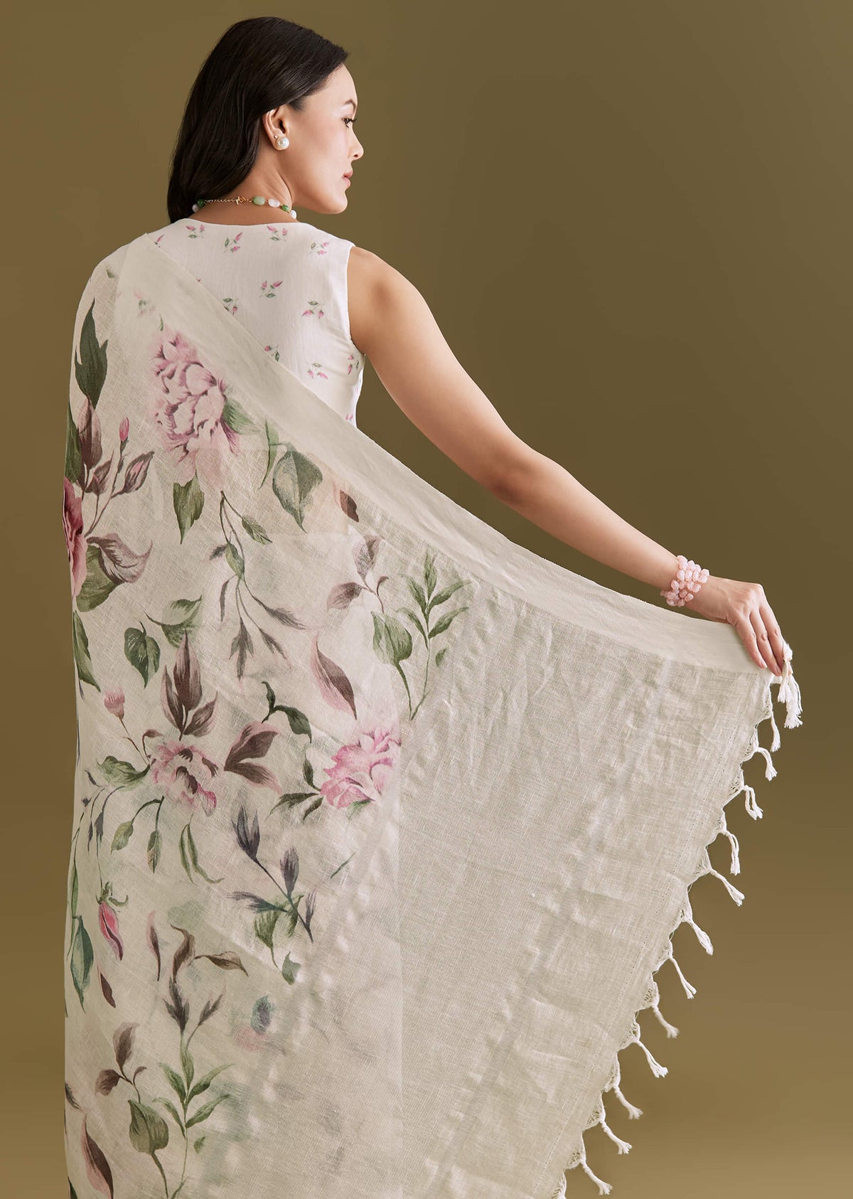 white-cotton-linen-saree-with-pink-rose-prints-sg291726-4_0b518424-7fa9-43cf-8a5f-ccf946b88d42.jpg