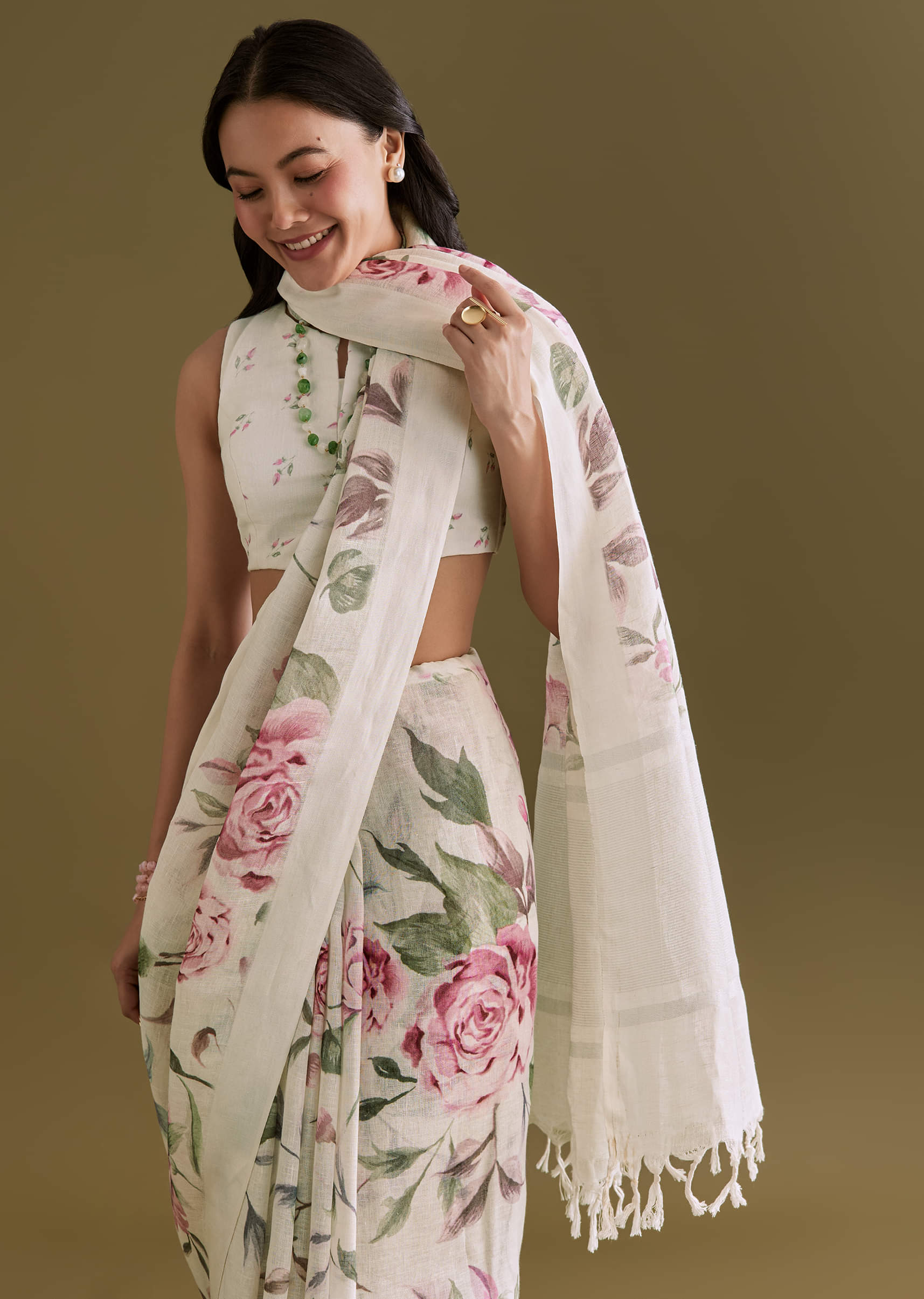 white-cotton-linen-saree-with-pink-rose-prints-sg291726-5_5091f2a4-8ab4-45b5-afc0-ef525da80cdd.jpg