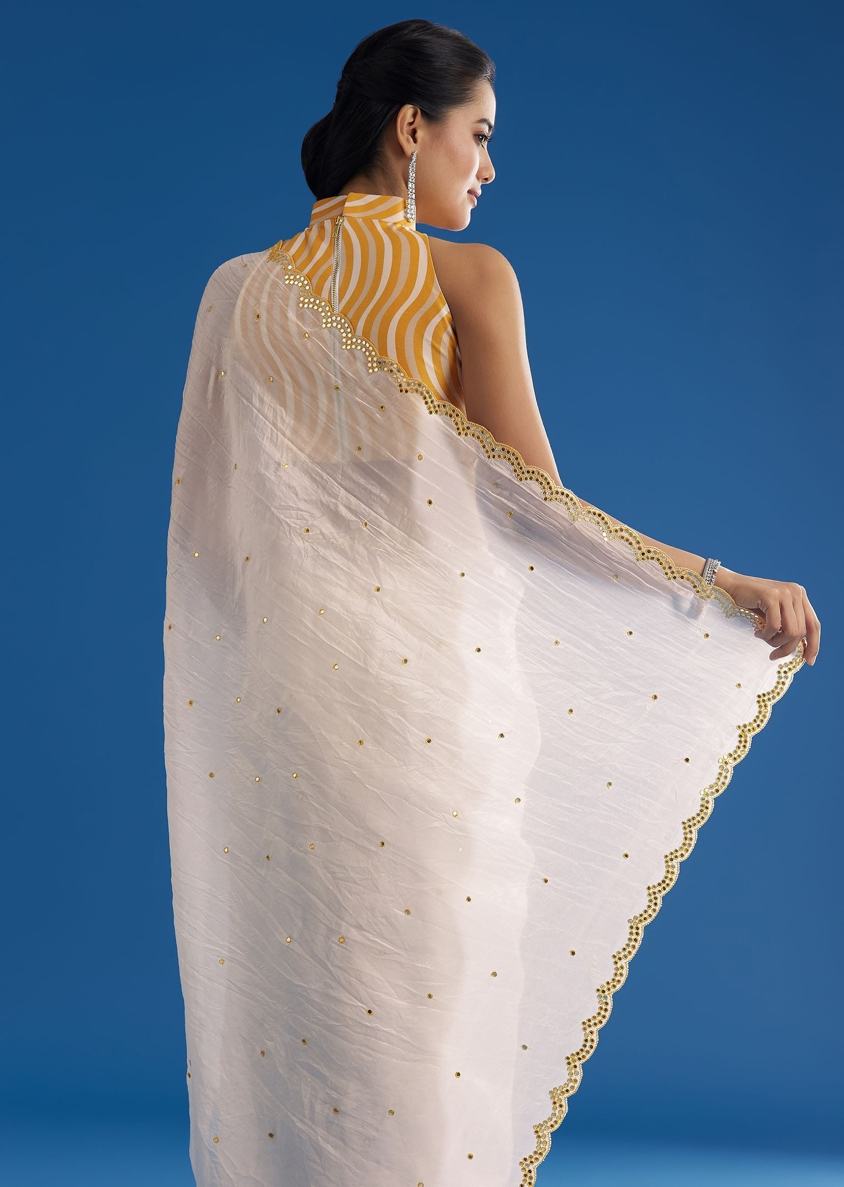 white-crepe-silk-saree-with-mirror-scallop-contrast-border-and-yellow-blouse-sg299436-6_08fc85e9-efe1-4784-a3ee-4dd93dce0502.jpg