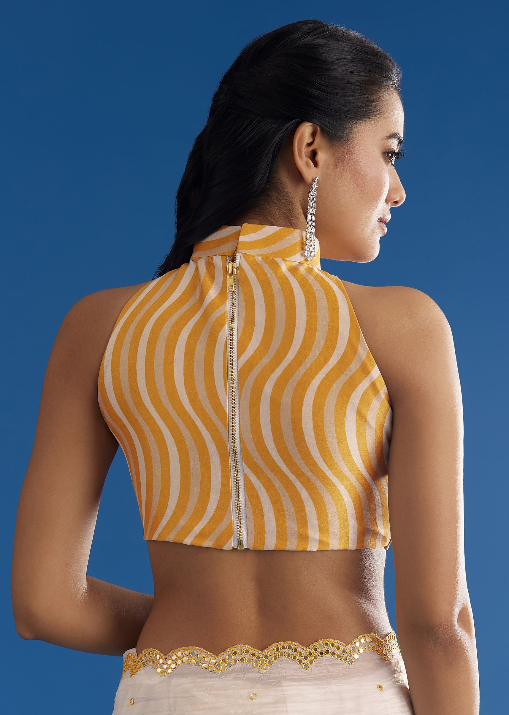 white-crepe-silk-saree-with-mirror-scallop-contrast-border-and-yellow-blouse-sg299436-8_1fb2849b-52c6-4b6c-a261-b5a21a31ff5a.jpg