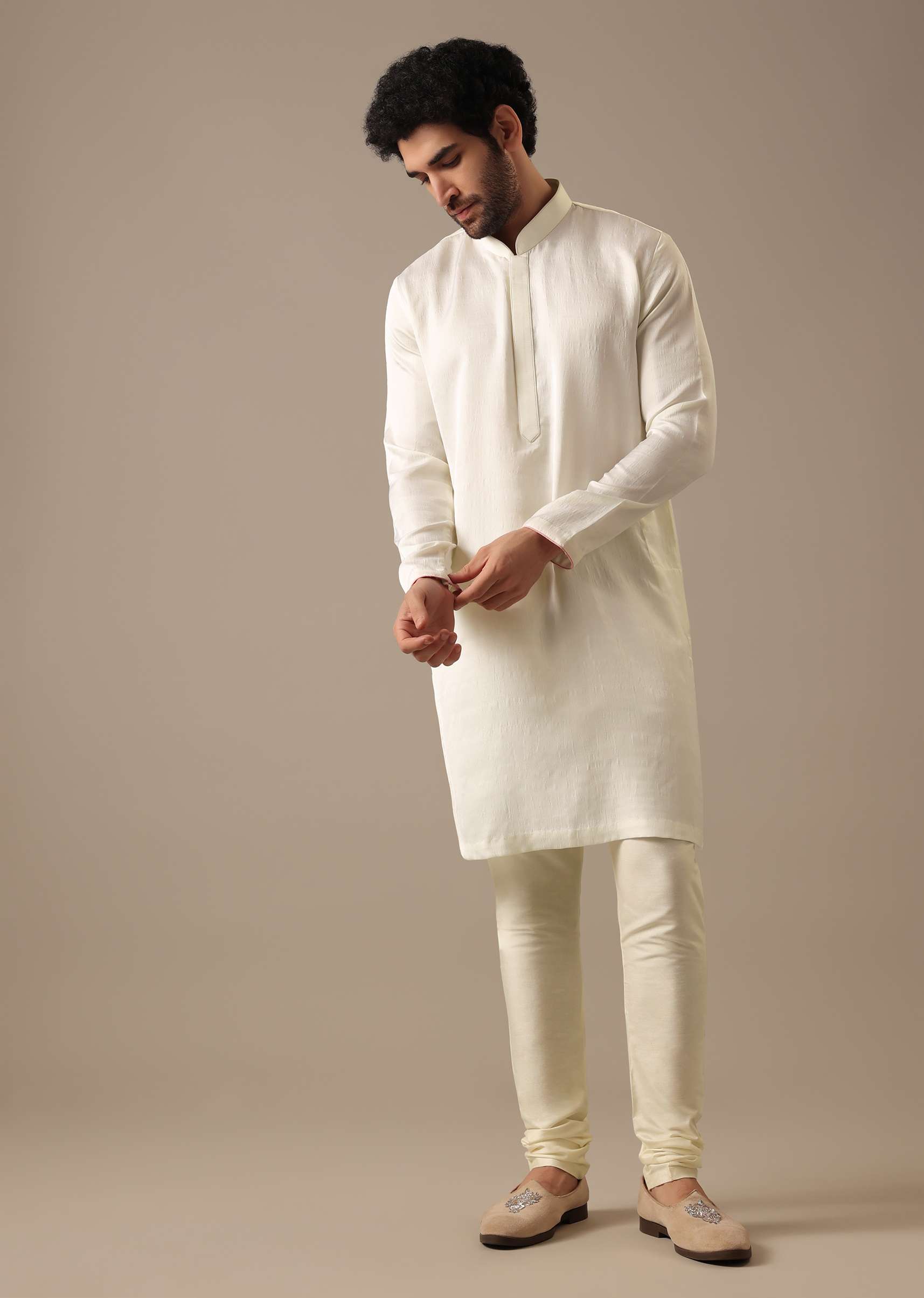 white-floral-bundi-_-kurta-set-in-silk-sg176268_8_613dc0a9-5c0f-4dd8-a876-544d60e9398b.jpg