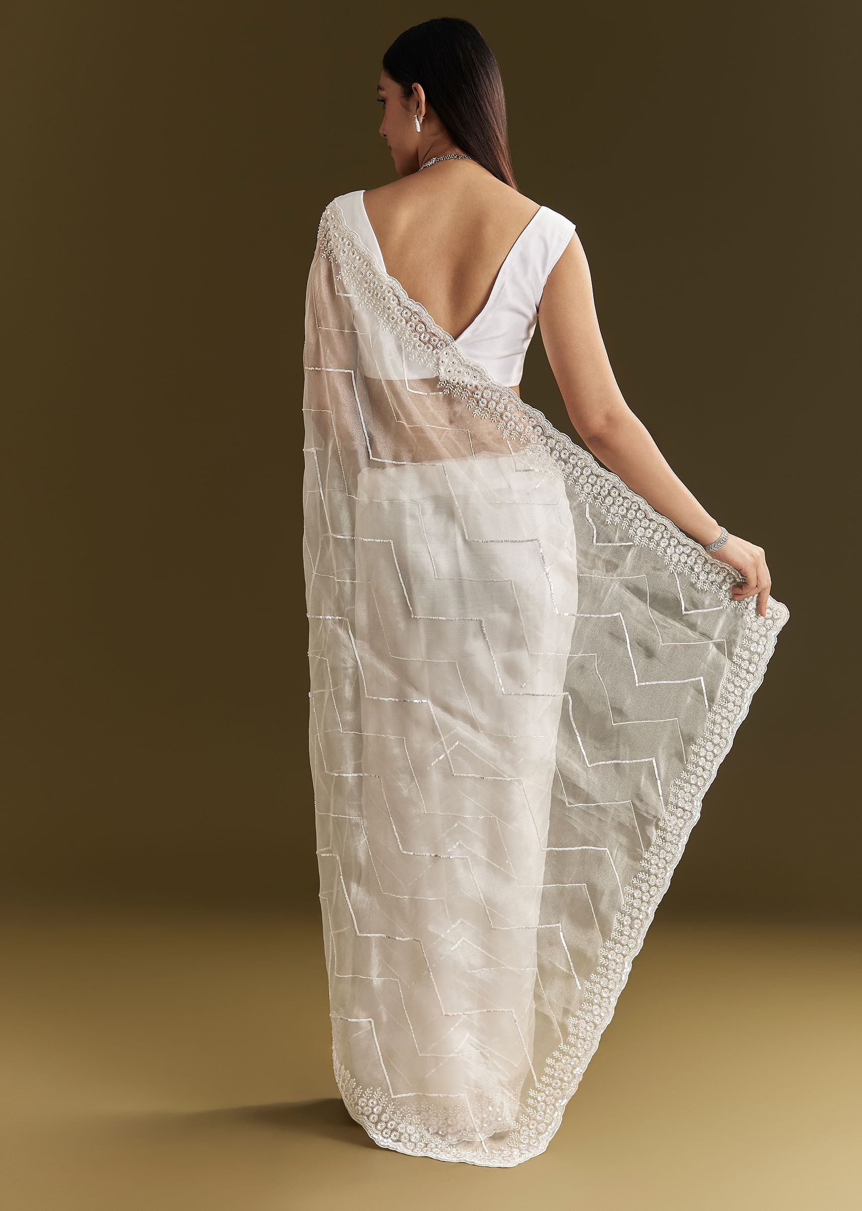 white-glass-tissue-saree-with-sequins-embroidery-and-scallop-border-sg294581-6_21f35e3e-9b89-48dc-adbe-b8fbb154d2ba.jpg