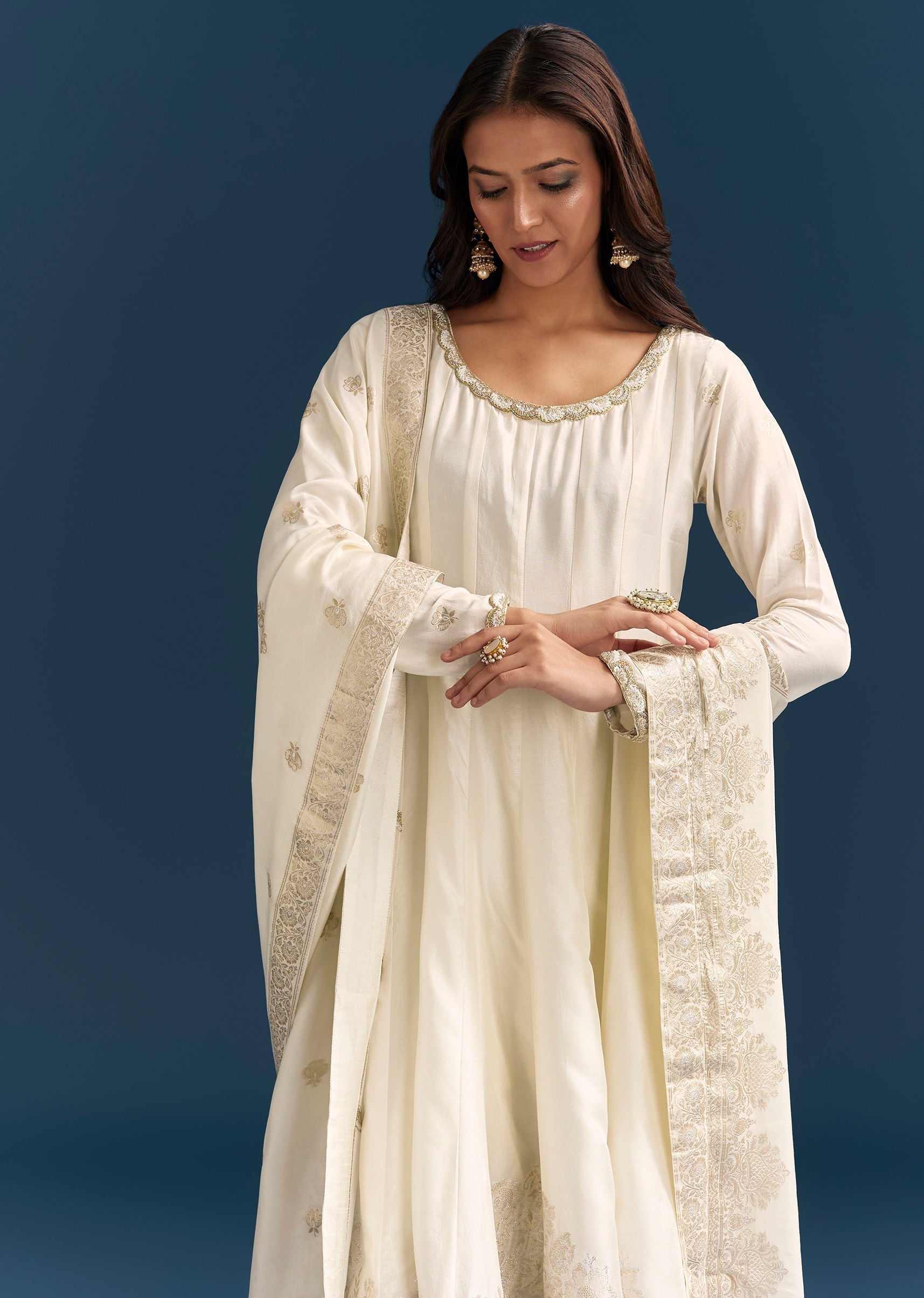 white-jacquard-anarkali-suit-with-organza-dupatta-sg324434-4_5a79d036-7a32-41bc-937b-b658e28dd65e.jpg