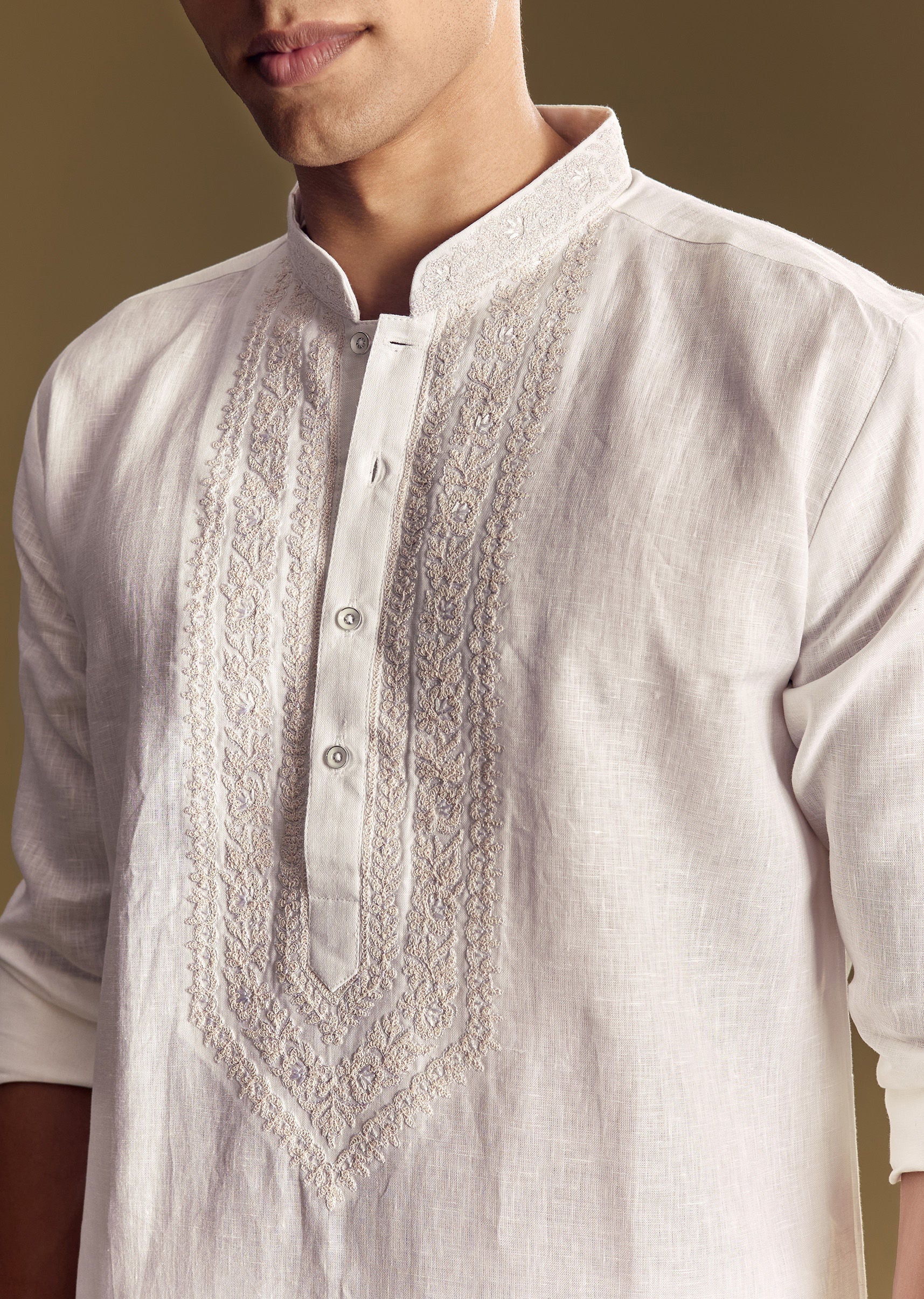 white-linen-kurta-set-with-thread-embroidery-sg321708-1_1fb9182d-e616-4919-bcb0-f3ac9fcce64d.jpg
