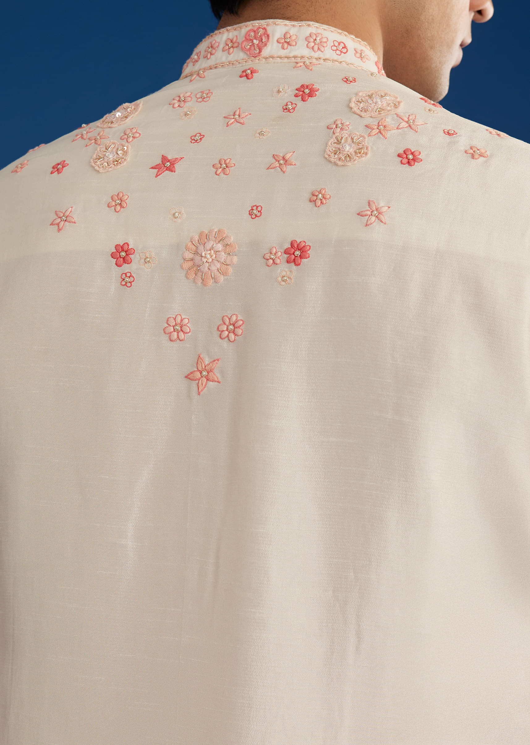 white-rawsilk-kurta-set-with-floral-resham-embroidery-sg323632-4_cf2d9b57-798b-4209-afc7-81ae6d903f56.jpg