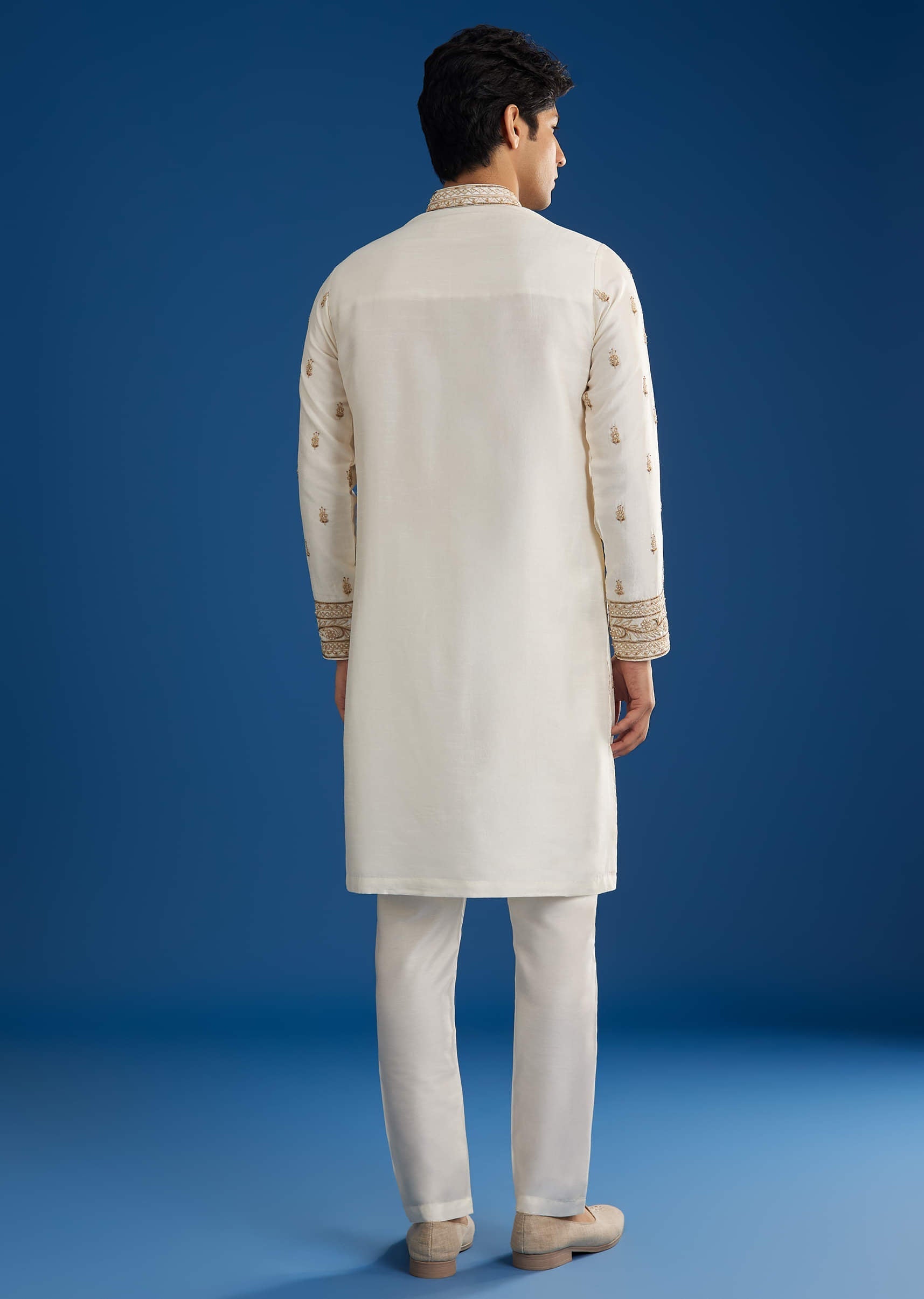 white-rawsilk-kurta-set-with-zari-sequins-and-cut-dana-sg323648-5_a0e68c05-286d-4a09-b9d2-d4e561f11f48.jpg