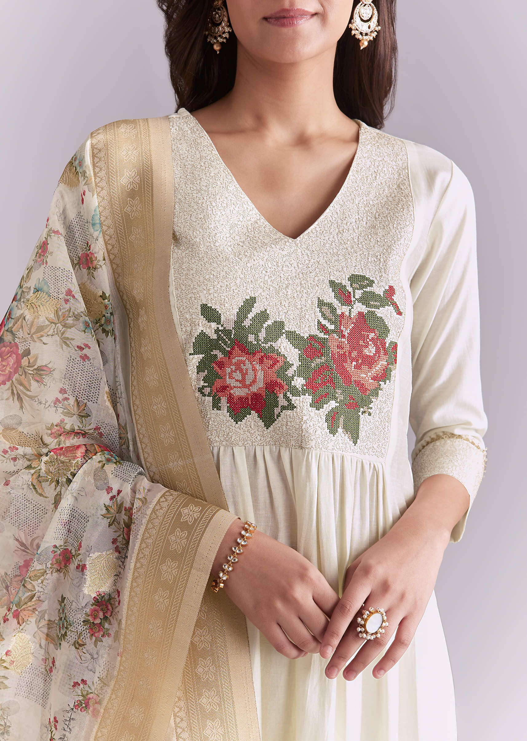 white-silk-anarkali-suit-with-rose-motif-and-thread-work-sg348378-2.jpg