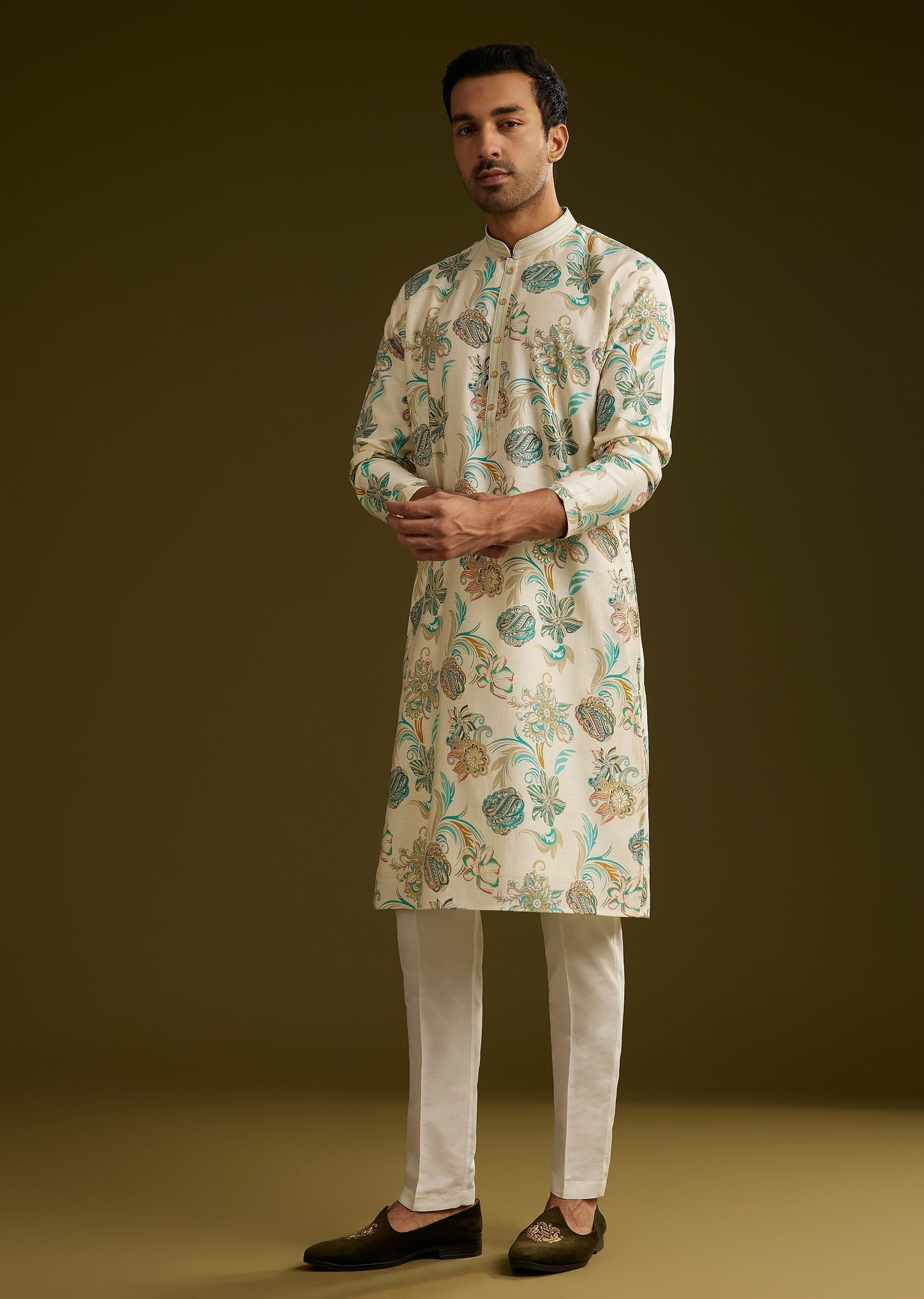 white-silk-kurta-set-with-surreal-nature-prints-sg309466-3_ab9cc396-a715-4b42-aecf-417827f4900e.jpg