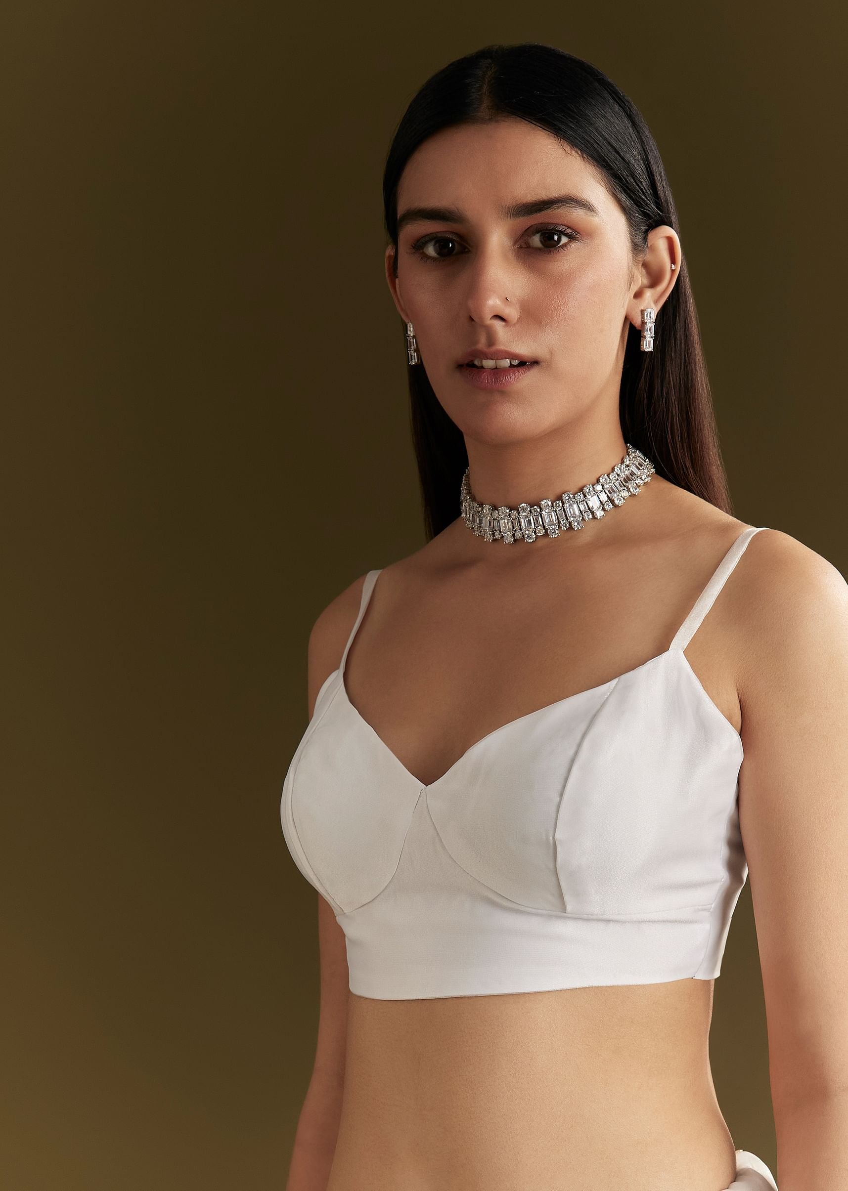 white-tissue-embroidered-saree-with-scallop-border-sg294611-7_220ebd4c-d90a-4f63-a5a8-c5d8a4557df4.jpg