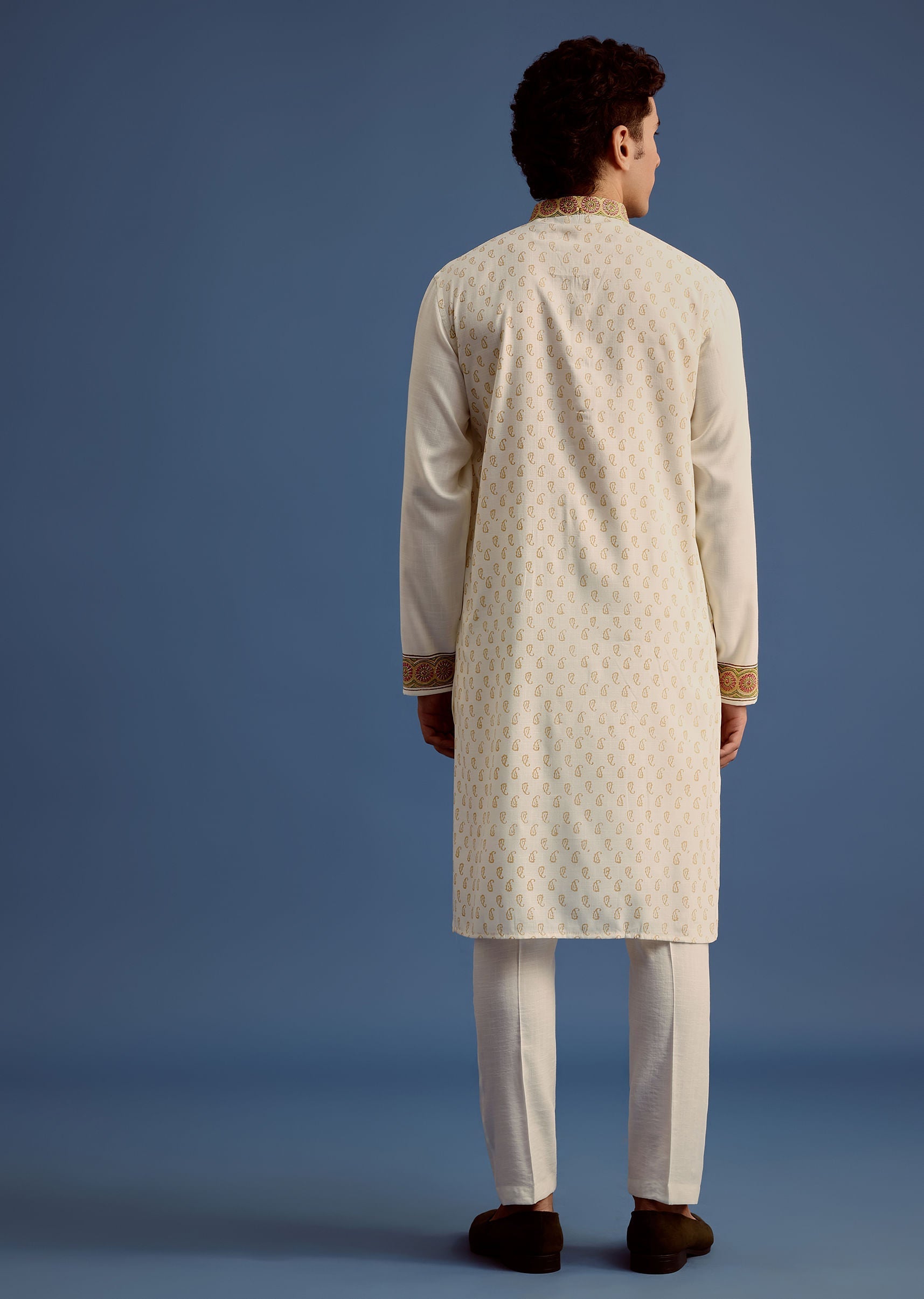white_block_printed_kurta_set_with_zari_embroidery-sg236990_3_17a270ca-b816-49a1-87c9-9879ca671922.jpg