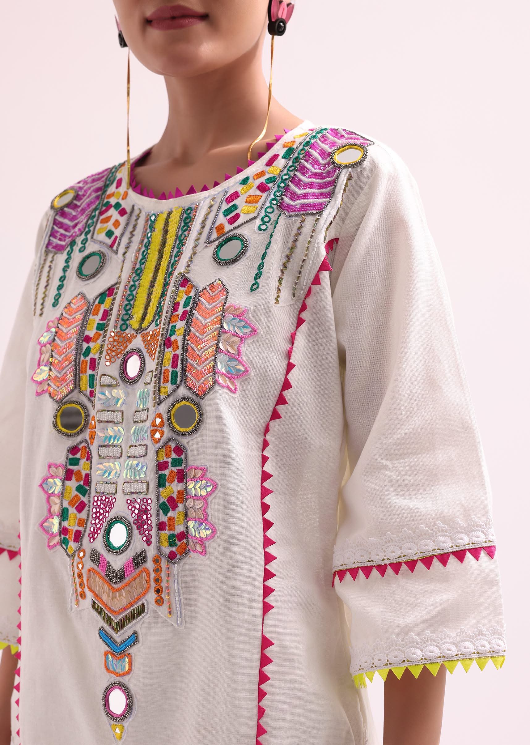 white_embroidered_kurta_pant_set-sg189089_6_1c703999-fd12-456b-967a-23dc8ee7fc4e.jpg