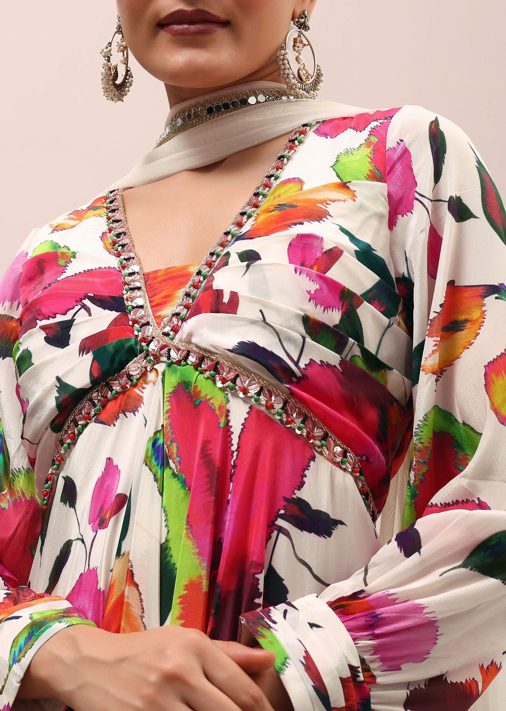 white_embroidered_silk_kurta_set_with_dupatta-sg235233_4_ebcf0e9a-f7c2-496d-95e9-f03fca9e8a2b.jpg
