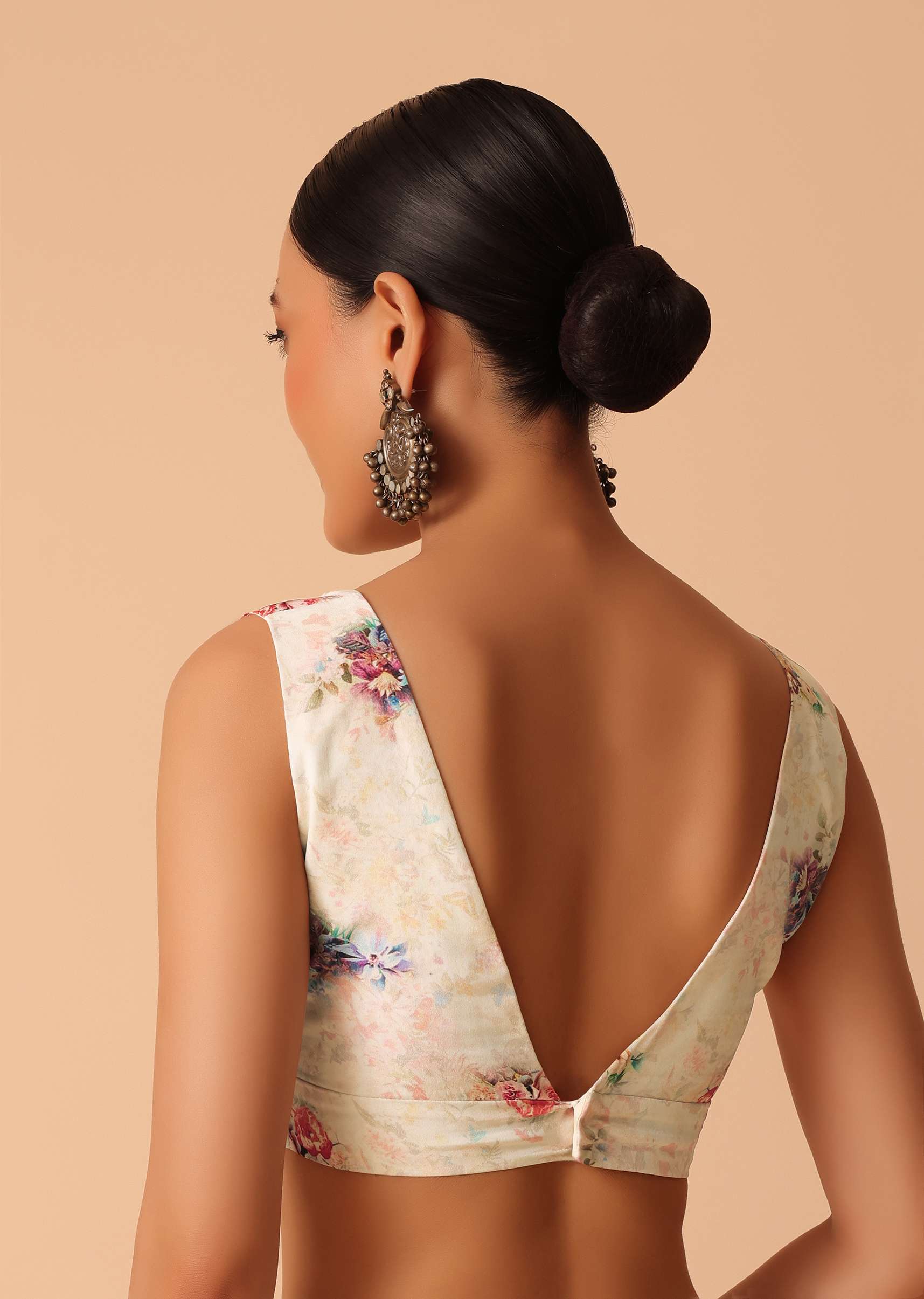 white_floral_printed_saree_in_satin-sg185461_10_b95e568f-d58c-4a9f-8b3c-bc6582a0acd5.jpg