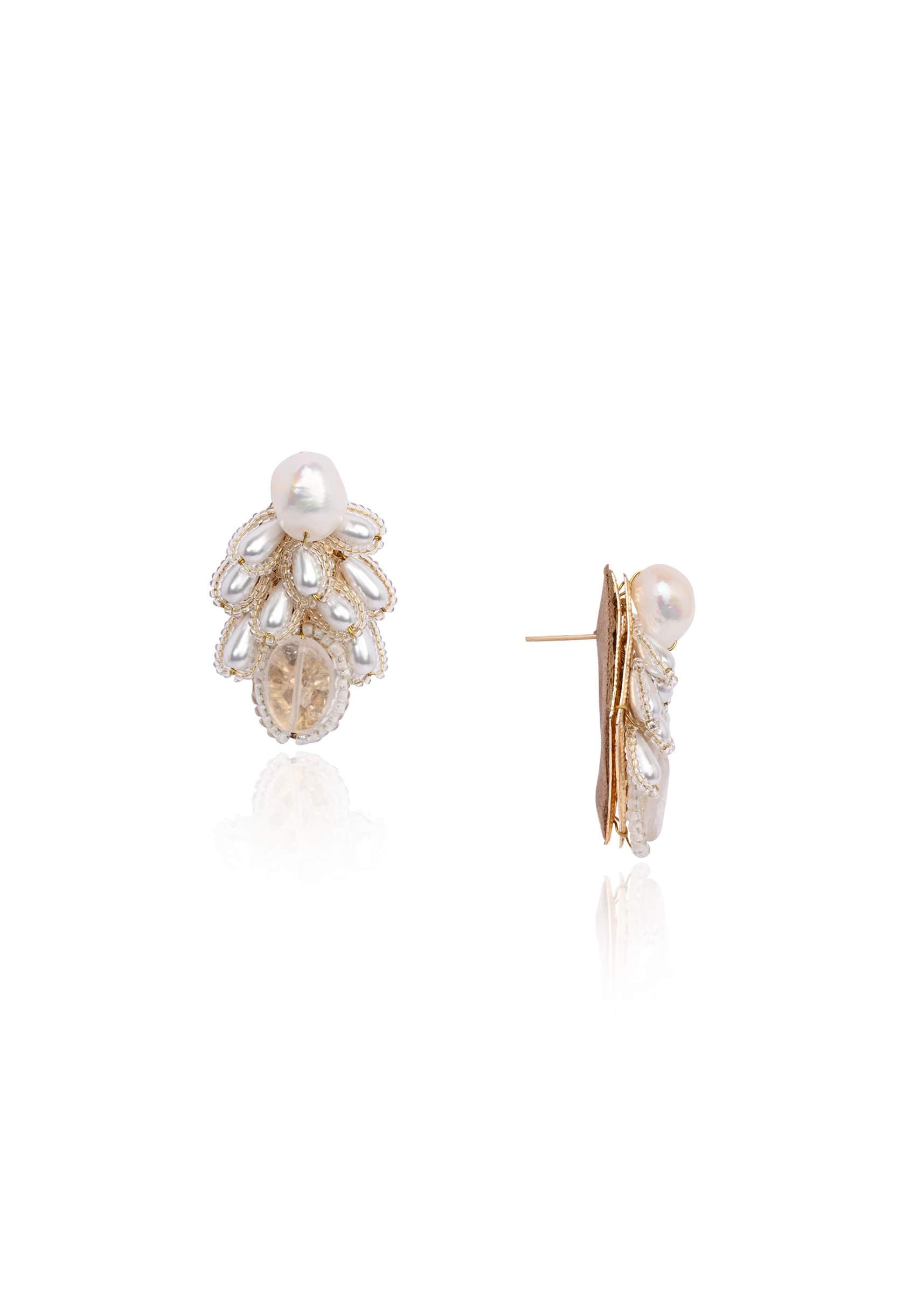 white_pearl_drop_pearl_triangle-sg370975-1-nosto_3.jpg