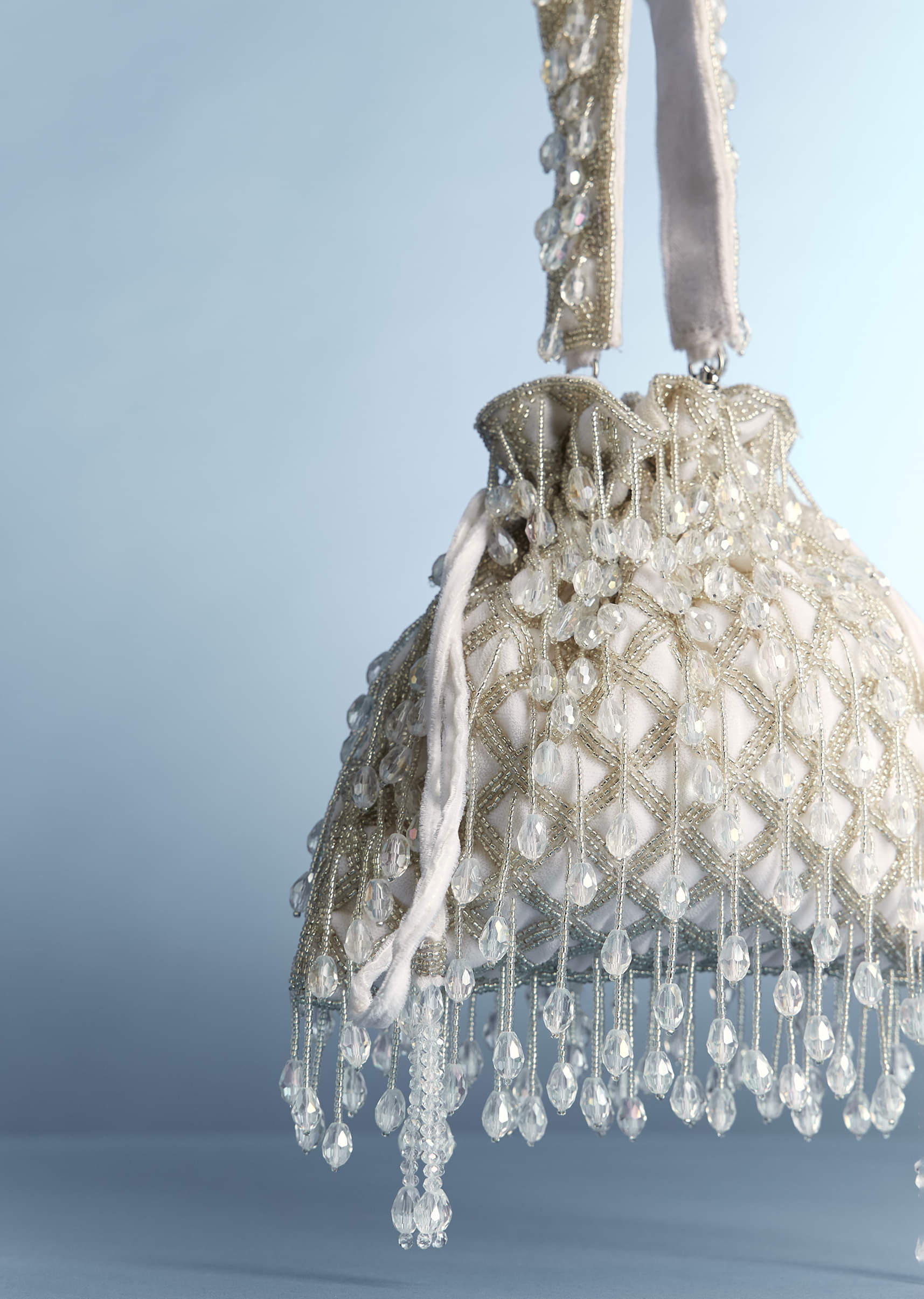 white_potli_with_bead-sg329687-1-nosto_2.jpg