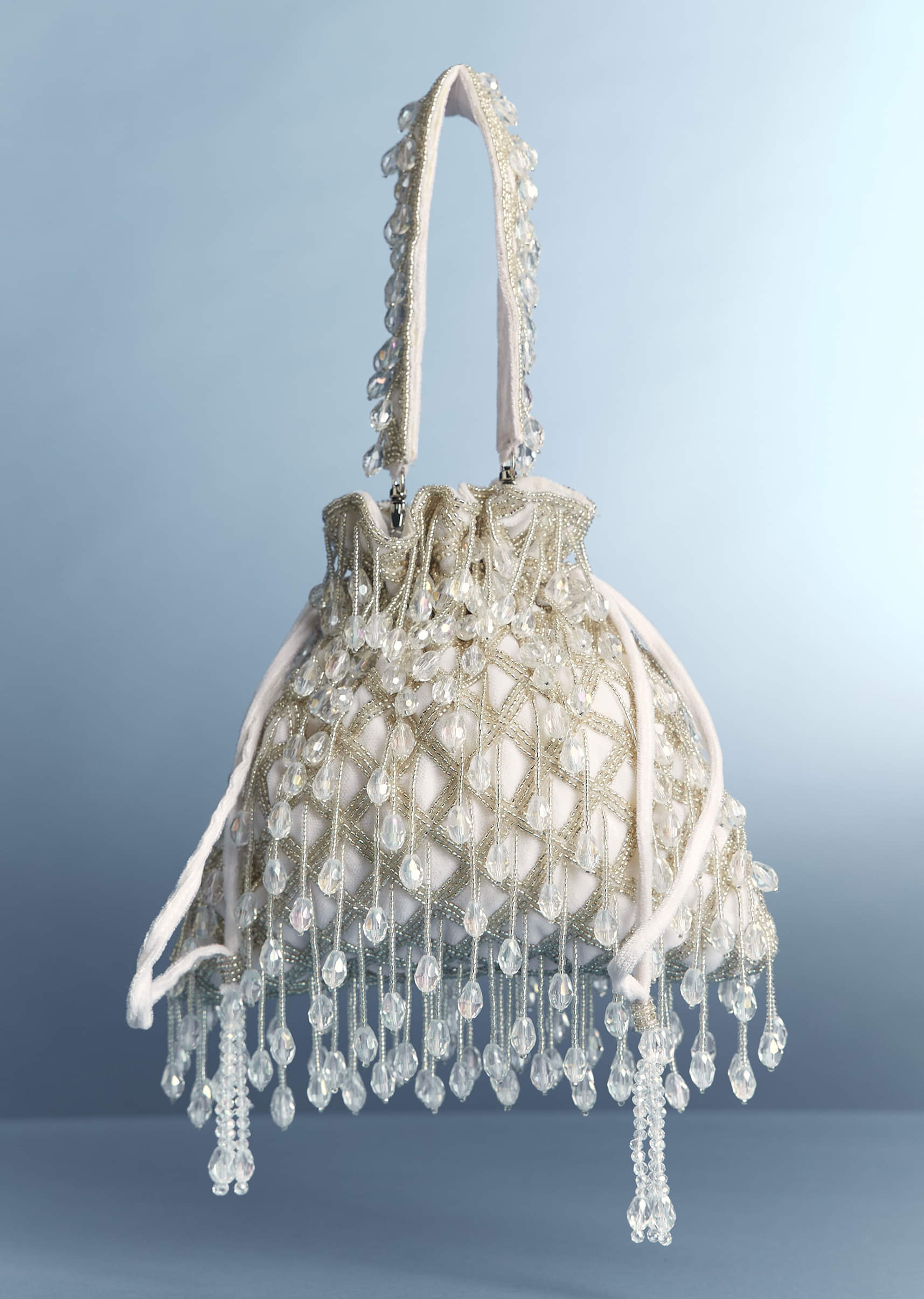 white_potli_with_bead-sg329687-1-nosto_3.jpg