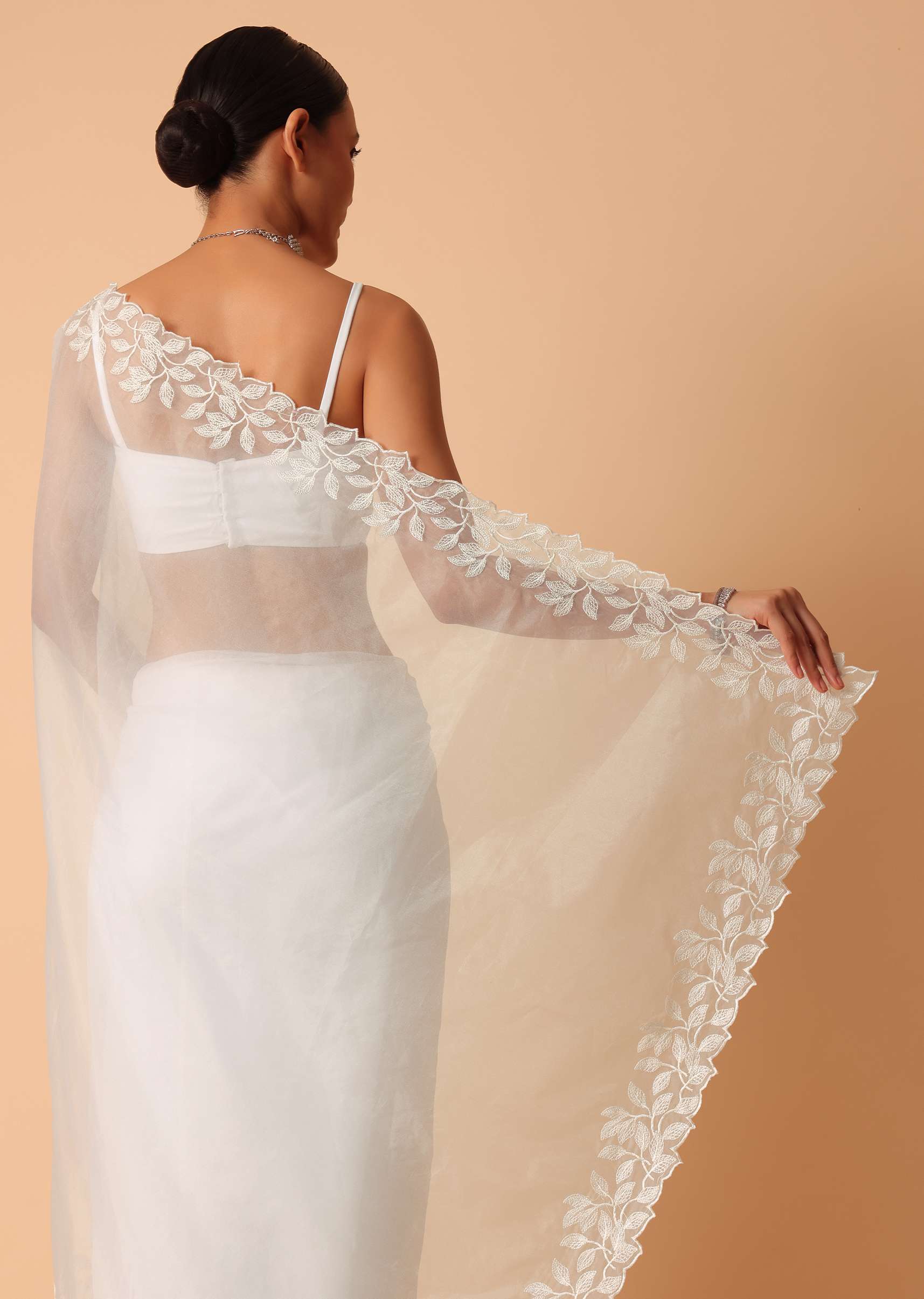 white_saree_in_organza_with_floral_motif-sg183765_5_c9757681-6d97-42db-aabf-10e536f3d2fc.jpg