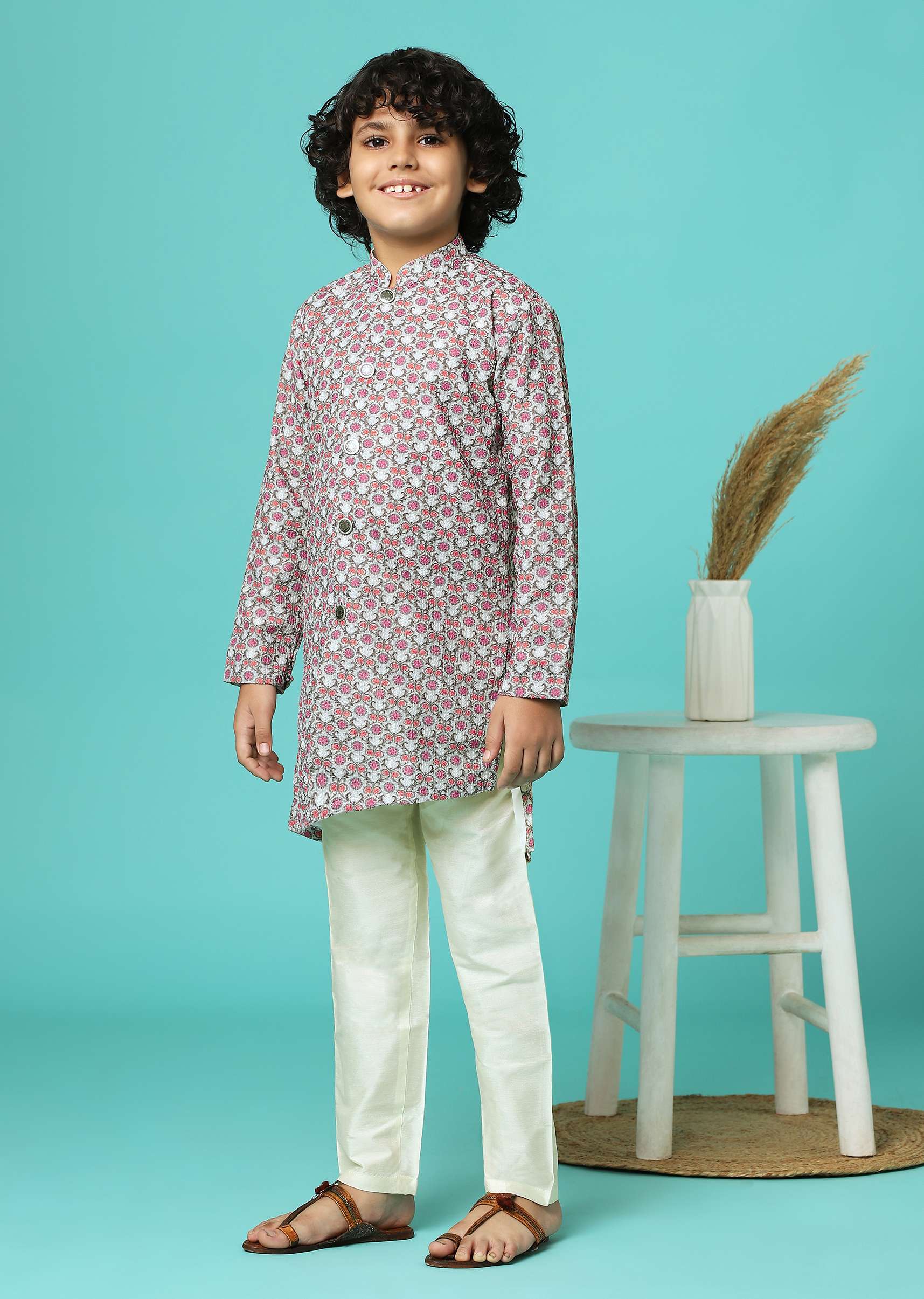 white_silk_kurta-sg161213_4_c5289c95-7788-40f6-bfb9-afcf6f46d8de.jpg