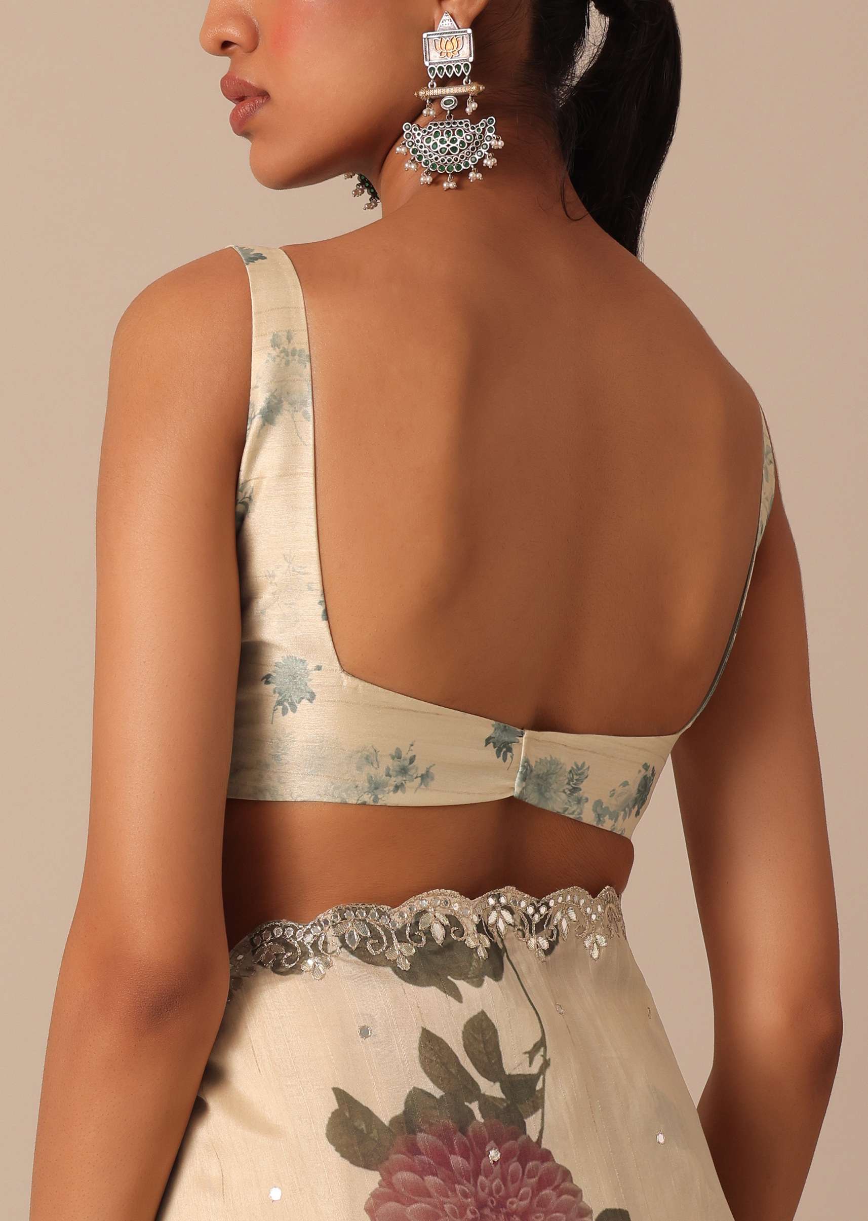 white_tussar_saree_with_scallop-sg182597_11.jpg