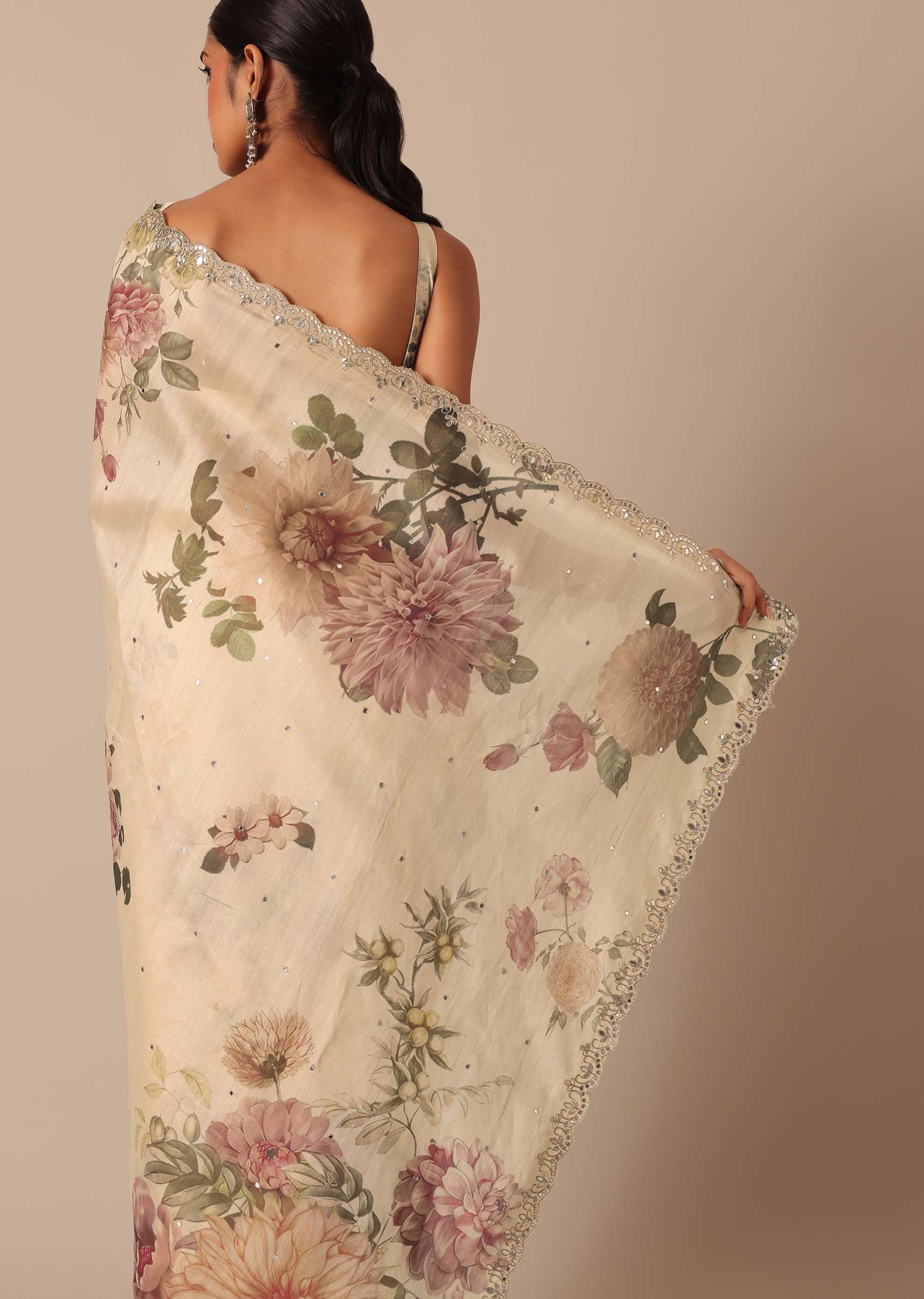 white_tussar_saree_with_scallop-sg182597_4.jpg