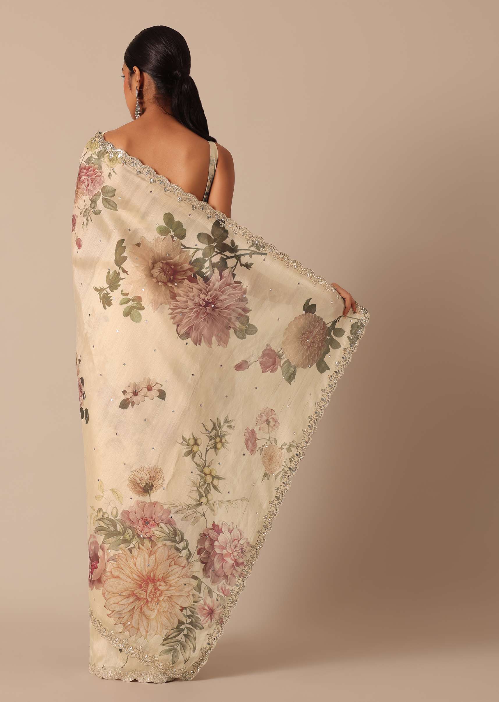 white_tussar_saree_with_scallop-sg182597_5.jpg