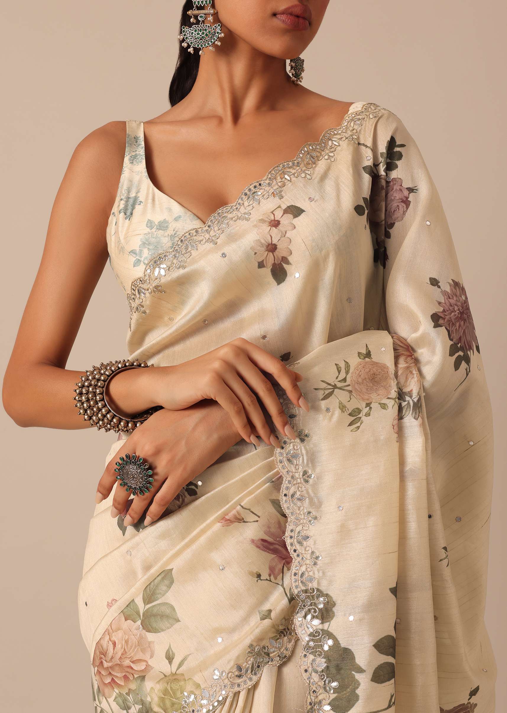 white_tussar_saree_with_scallop-sg182597_6.jpg