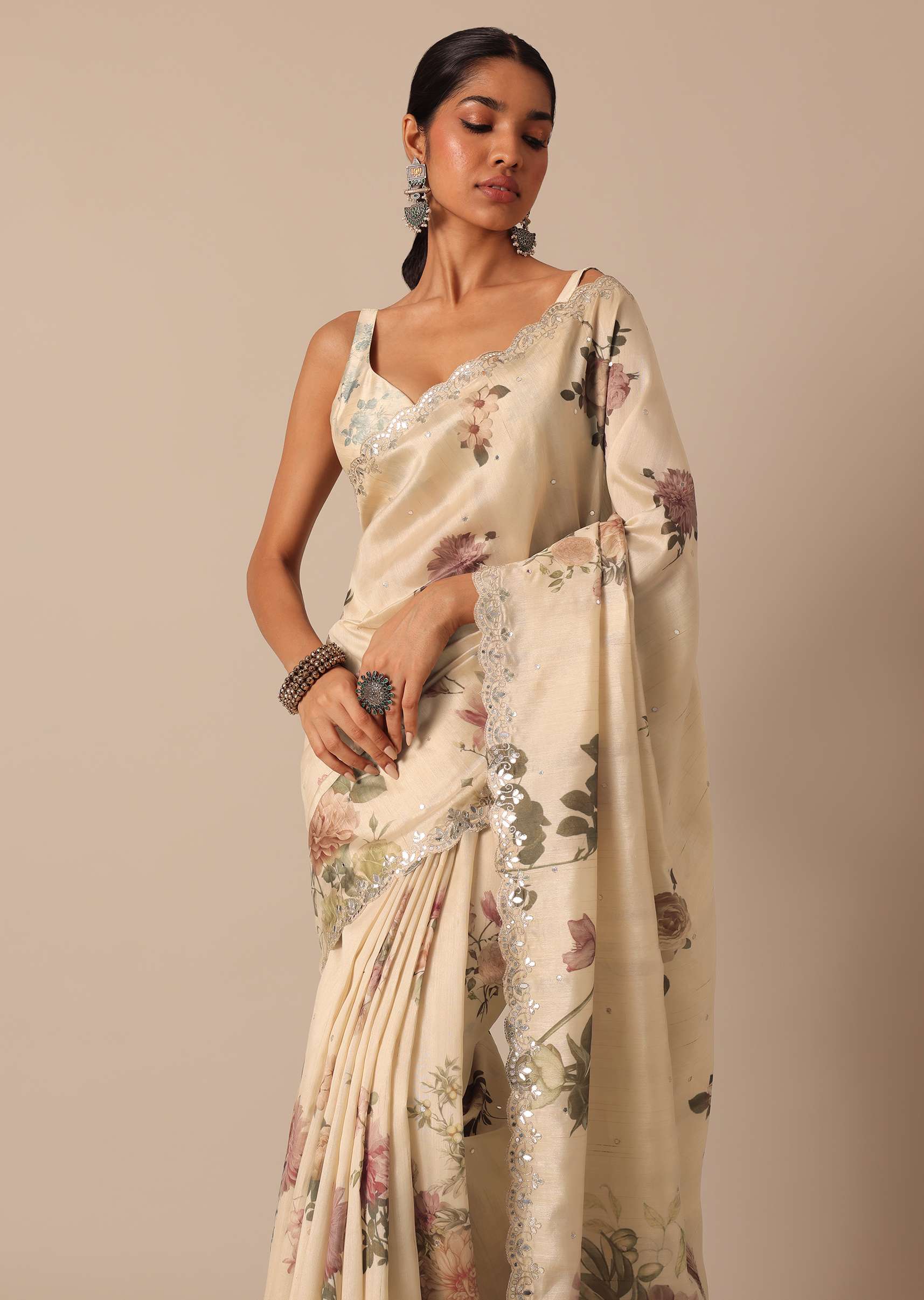 white_tussar_saree_with_scallop-sg182597_7.jpg