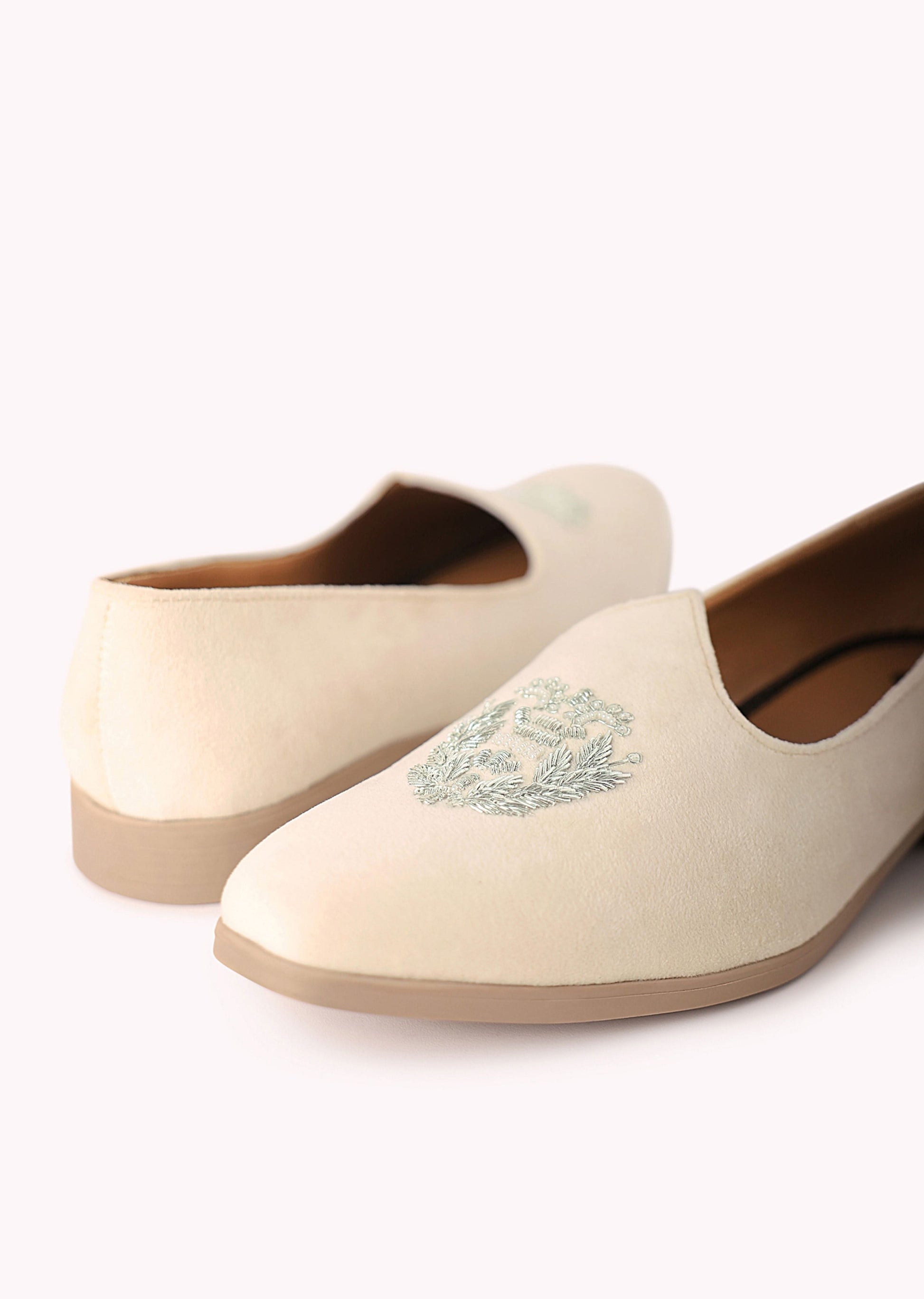 white_velvet_jut-sg179214_3_e60be8a8-6210-4cdd-8af1-d7935723cbcd.jpg