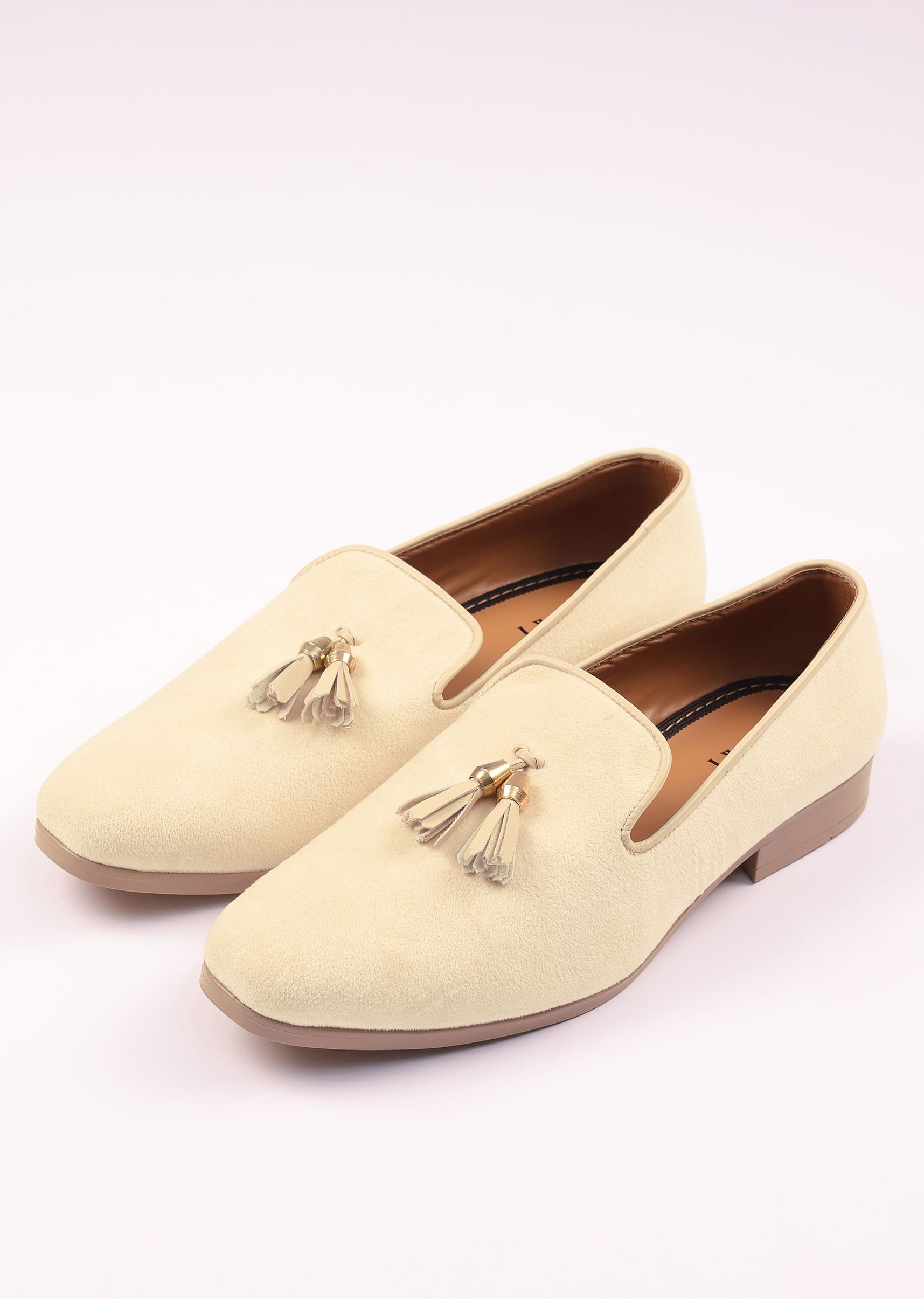 white_velvet_tassel_jutti-sg222842_1_9eff1ea3-470f-49cc-9e50-ad6981446d3f.jpg