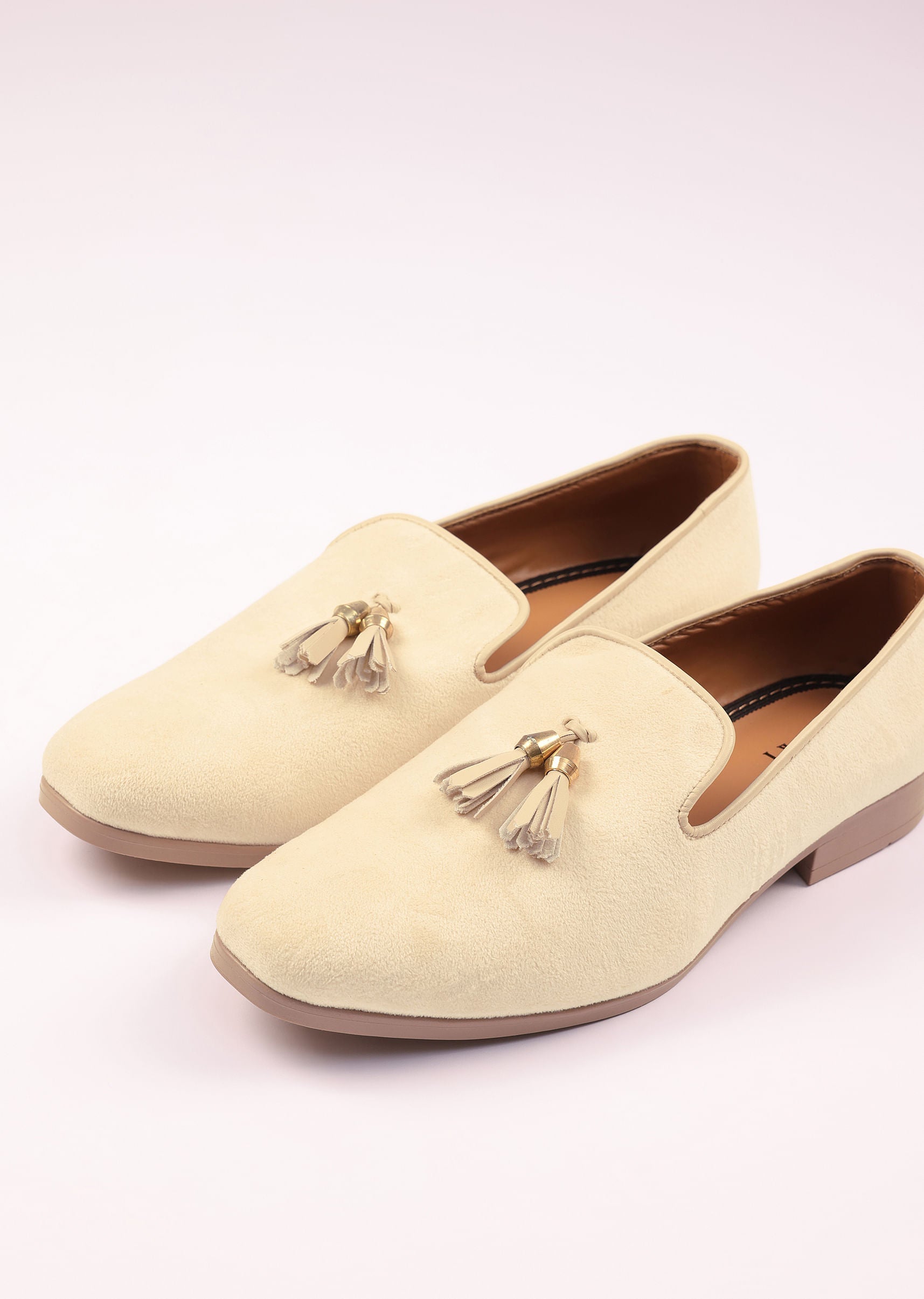 white_velvet_tassel_jutti-sg222842_6_5cfde8c3-7913-4004-ba86-8c8b3119a2c0.jpg