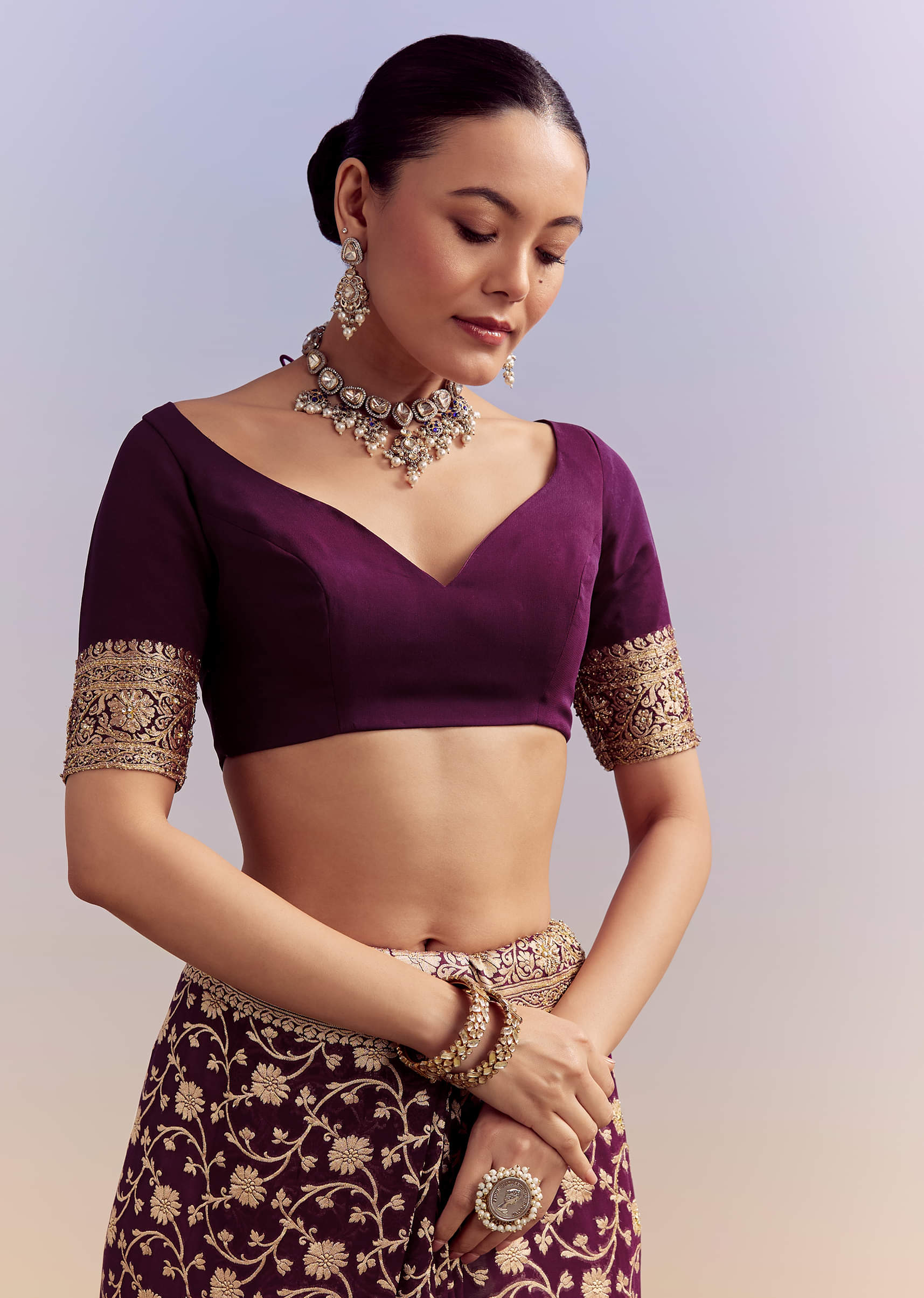 wine-banarasi-silk-saree-with-heavy-zari-and-jaal-work-sg169153-7.jpg