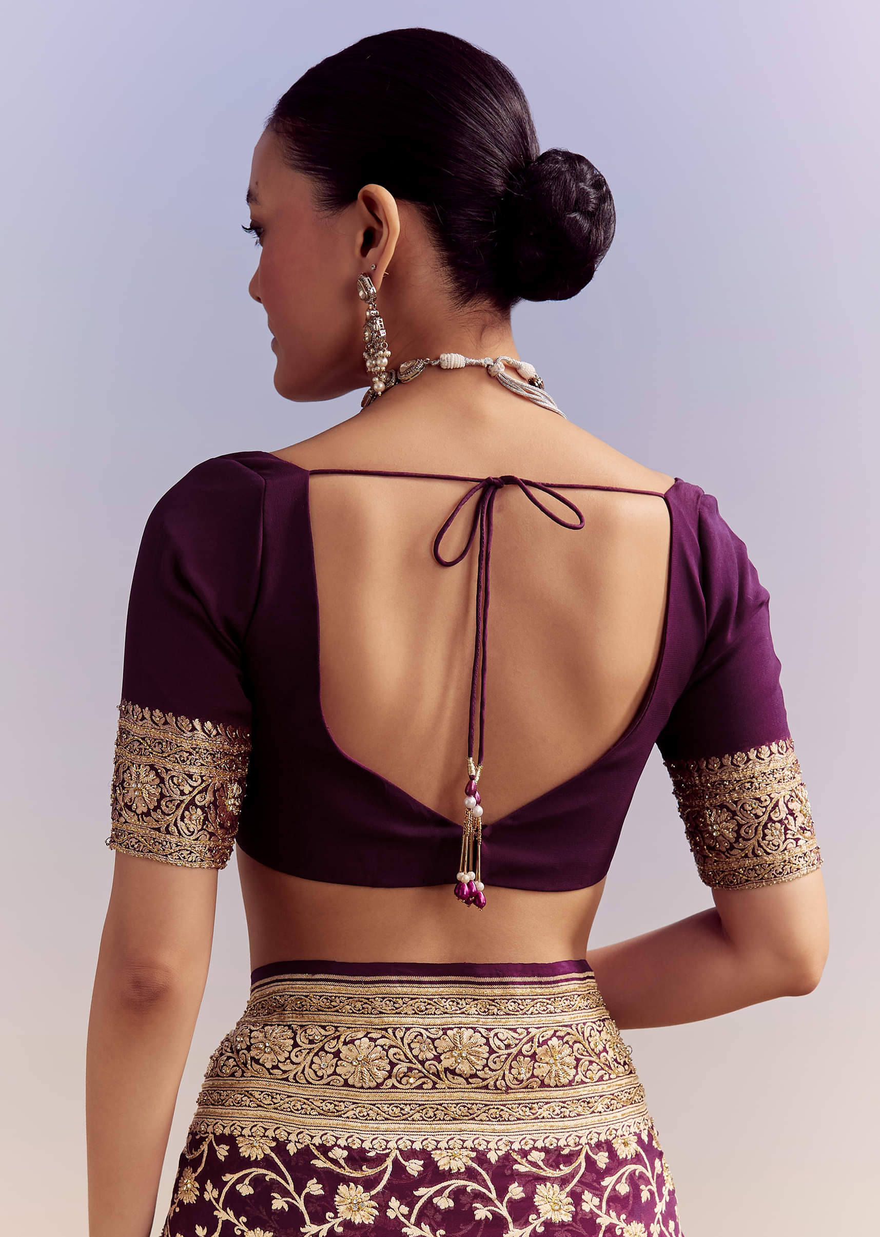wine-banarasi-silk-saree-with-heavy-zari-and-jaal-work-sg169153-8.jpg