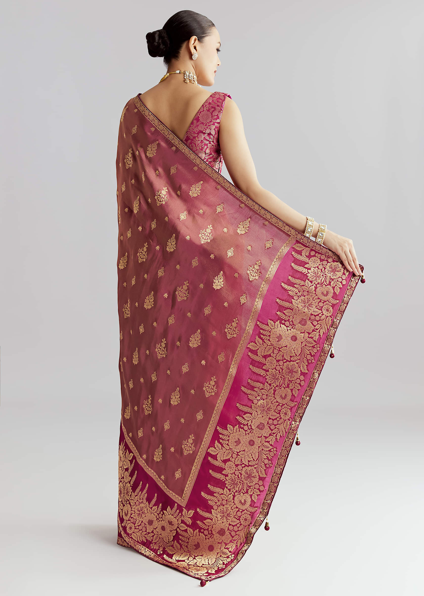 wine-dola-silk-woven-saree-with-zari-butti-work-sg350504-4.jpg