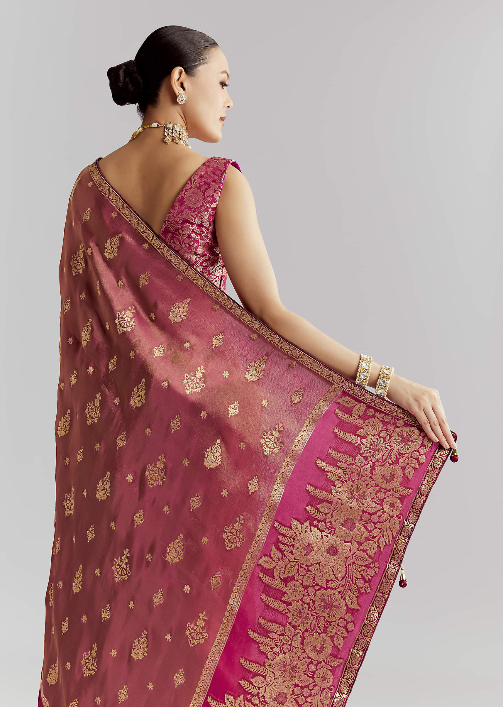wine-dola-silk-woven-saree-with-zari-butti-work-sg350504-6.jpg