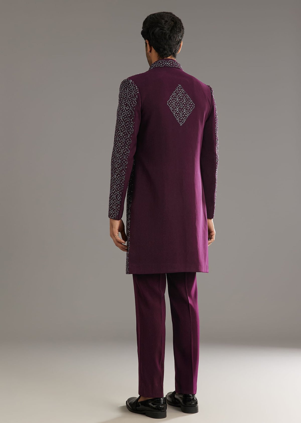 wine-indo-western-set-with-embellished-salli-and-diamond-work-sg309021-6_a09b694e-6630-4e3e-91c1-c99c6a43f441.jpg