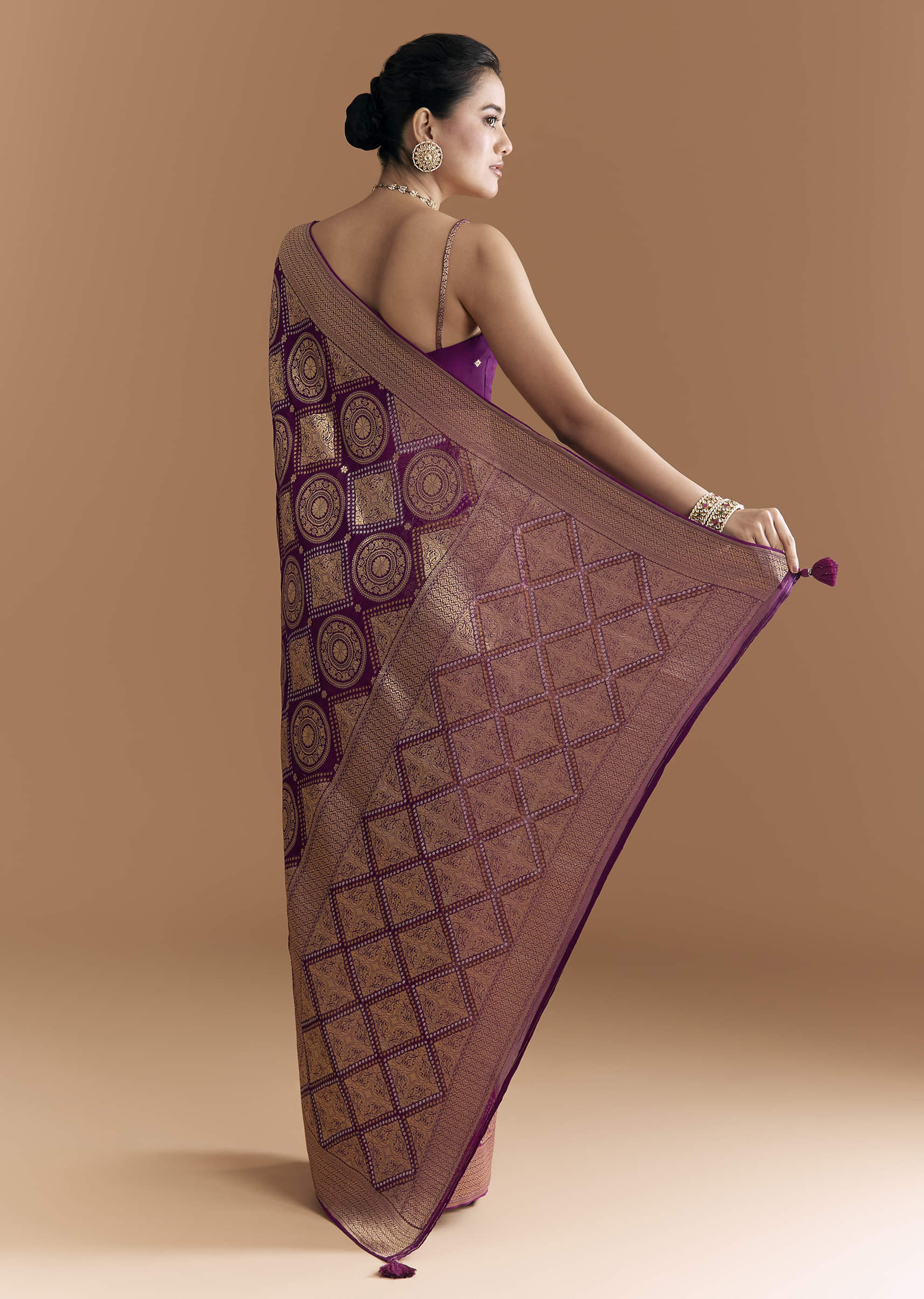 wine-khadhi-georgette-saree-with-geometric-motifs-in-zari-work-sg346191-4.jpg