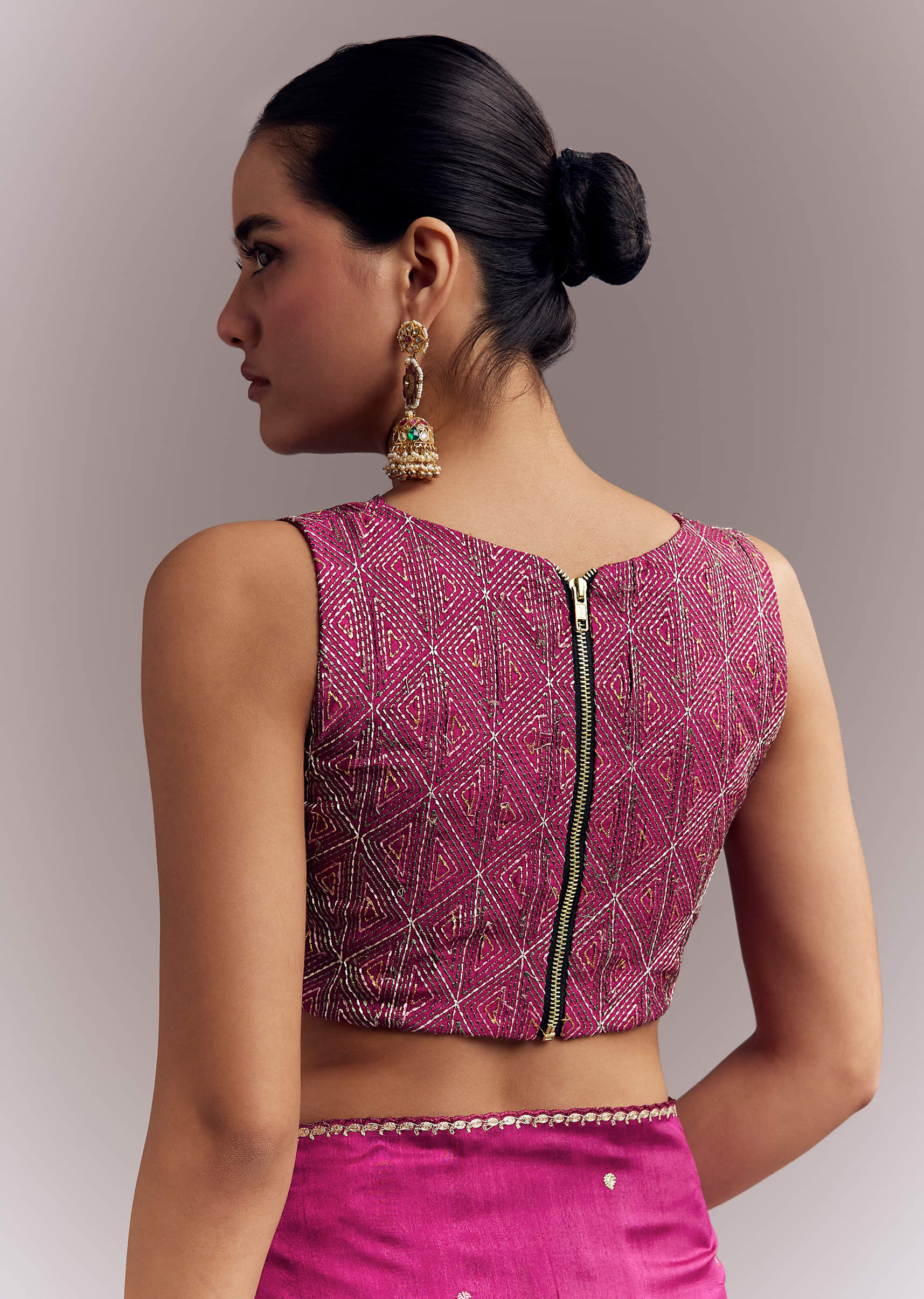 wine_organza_silk_saree_with_floral_thread_embroidery-sg346418-9_2.jpg