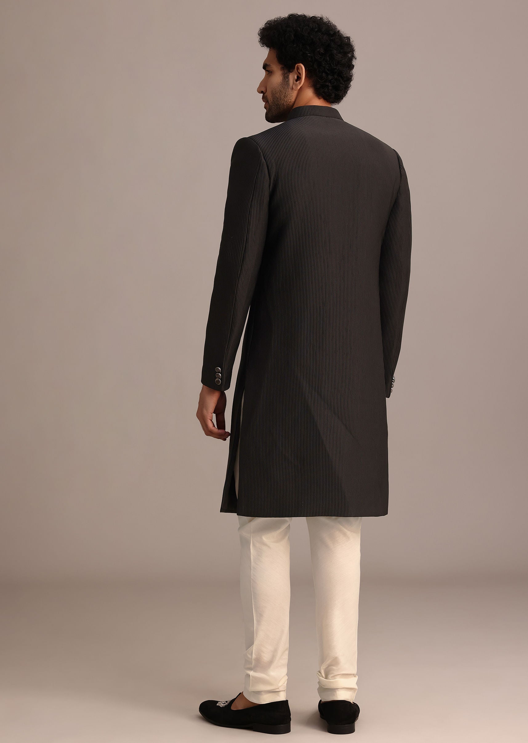 wine_textured_sherwani_set_with_mandarin_collar-sg270047_7.jpg